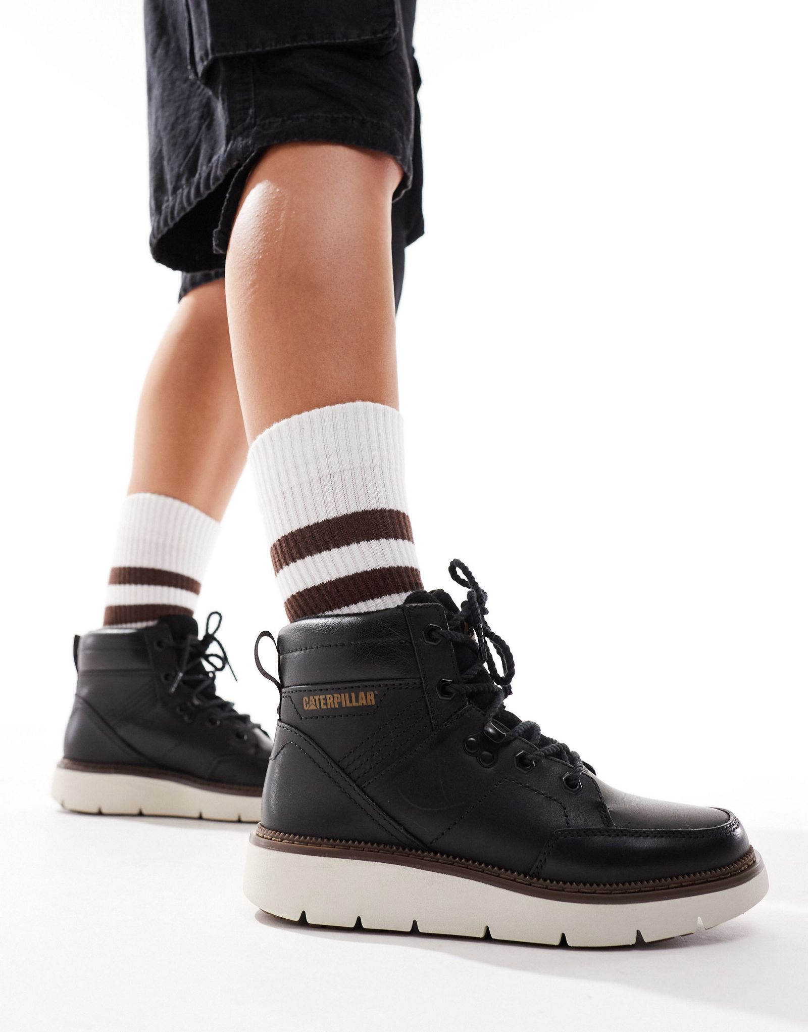 Черные кожаные ботинки средней длины на флисовой шнуровке CAT Chariot