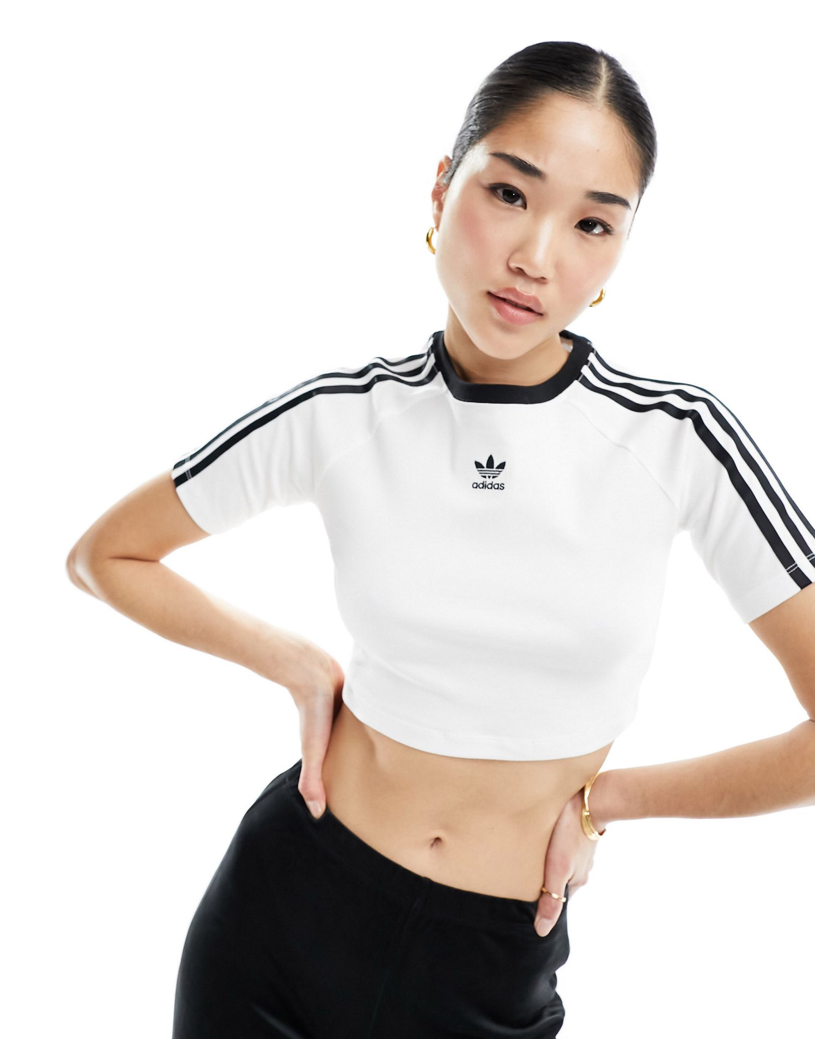 Белая укороченная футболка с 3 полосками adidas Originals 4790₽