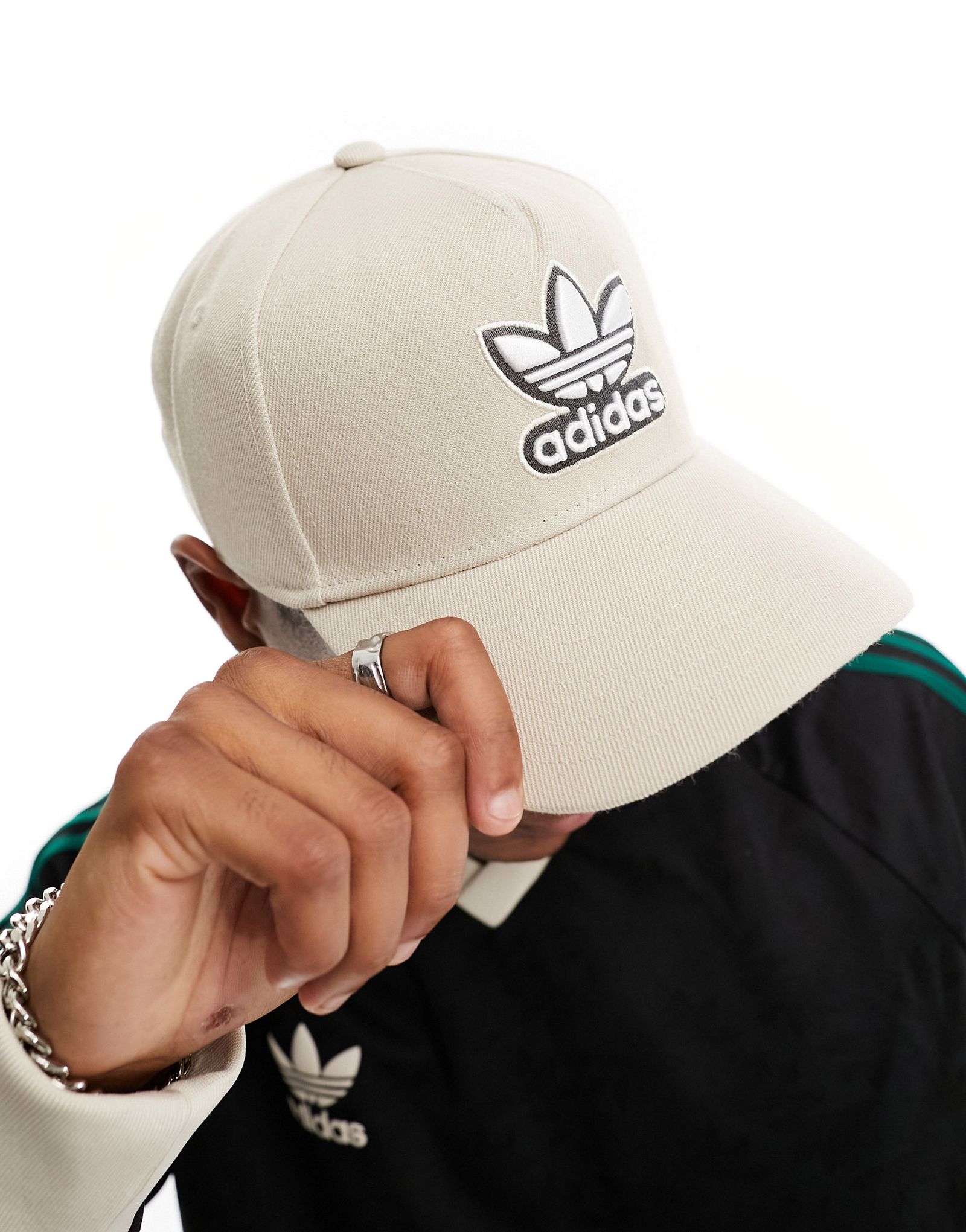 Бежево-белая кепка adidas Originals Snapback A-Frame 4390₽