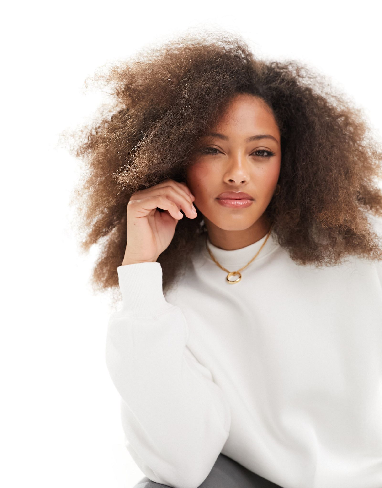 Белый свитер оверсайз с круглым вырезом Pull-Bear