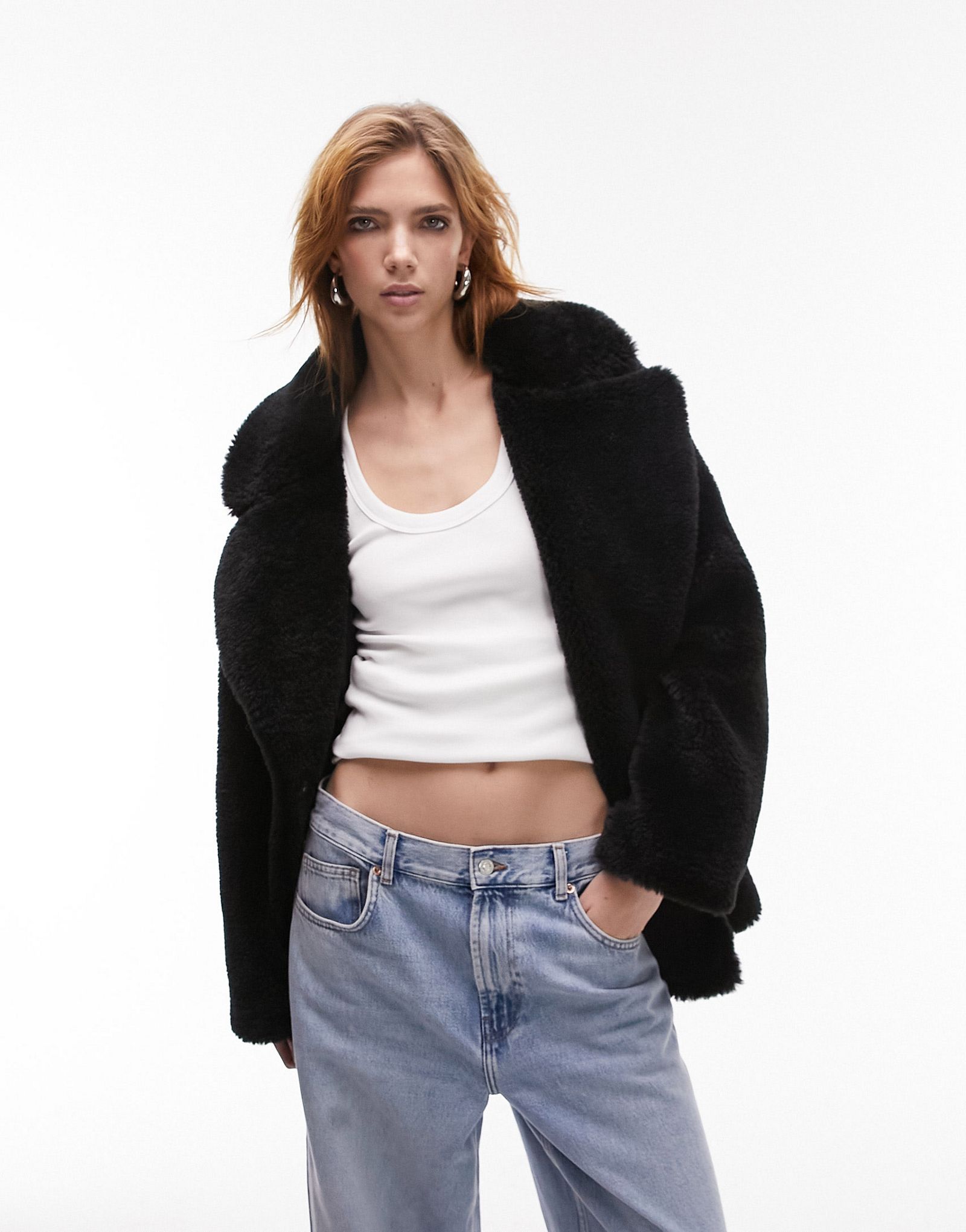 Черное пальто борг средней длины Topshop