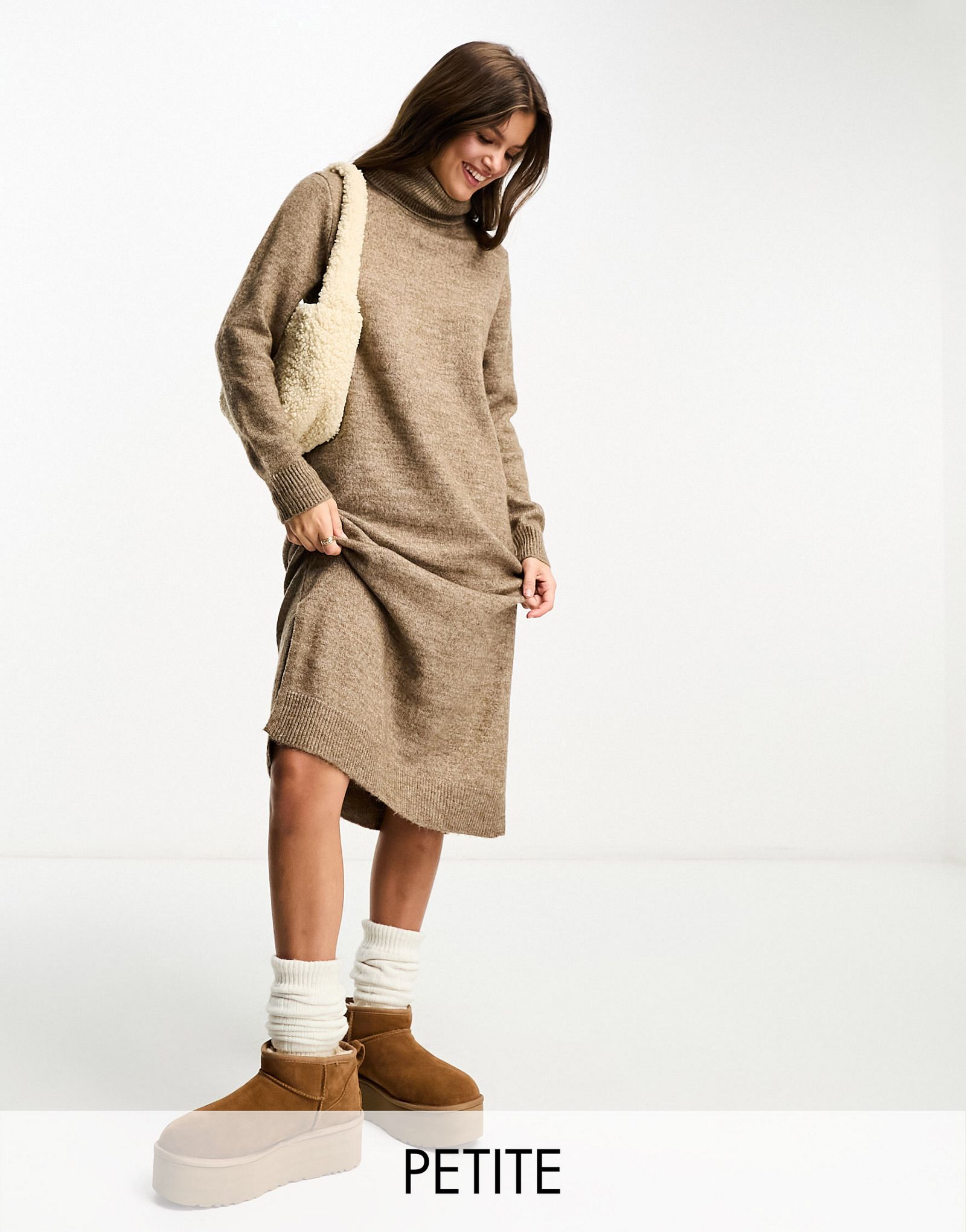 Светло-коричневое платье-свитер макси с высоким воротником Pieces Petite