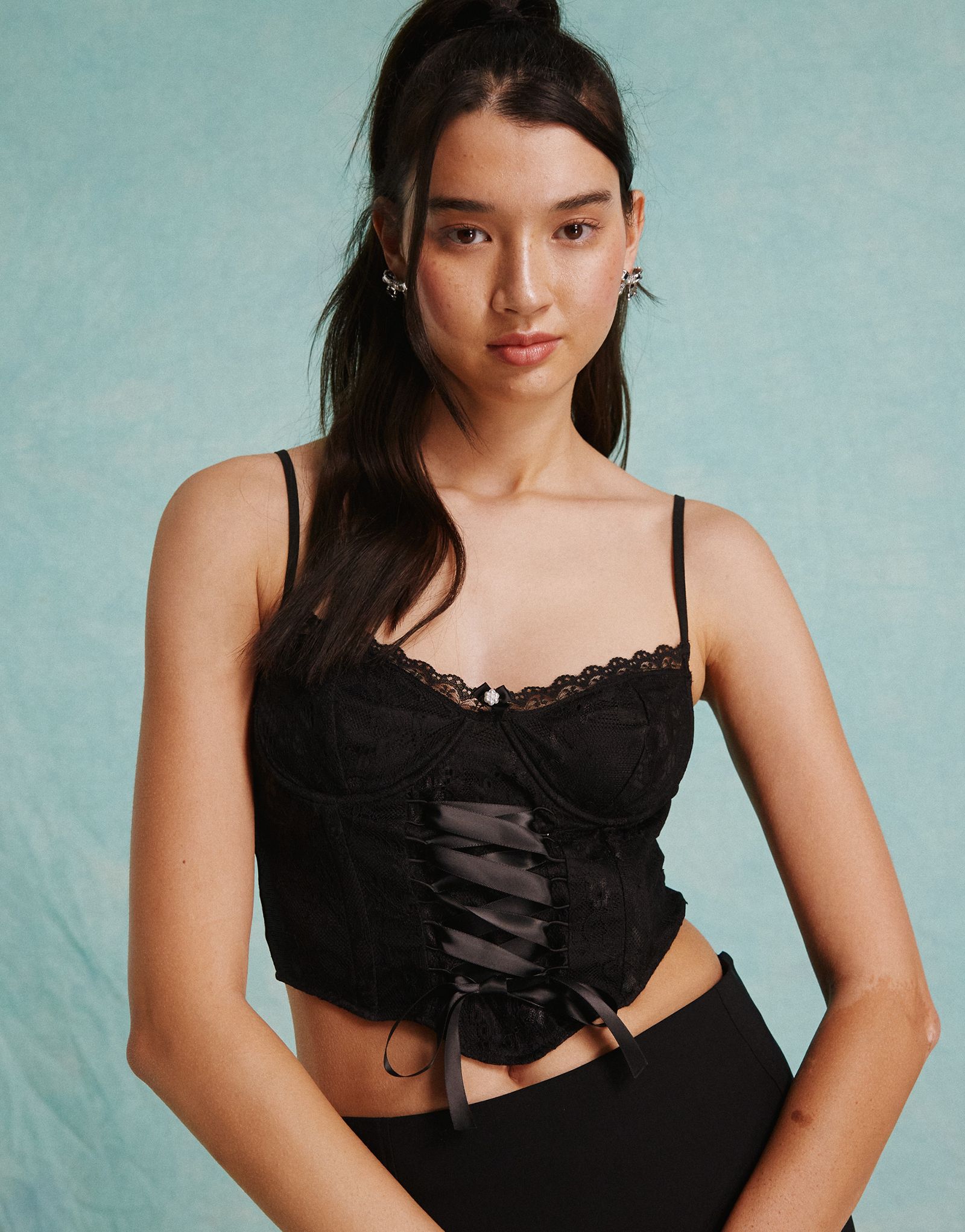 Черный корсетный топ с кружевной завязкой спереди Miss Selfridge