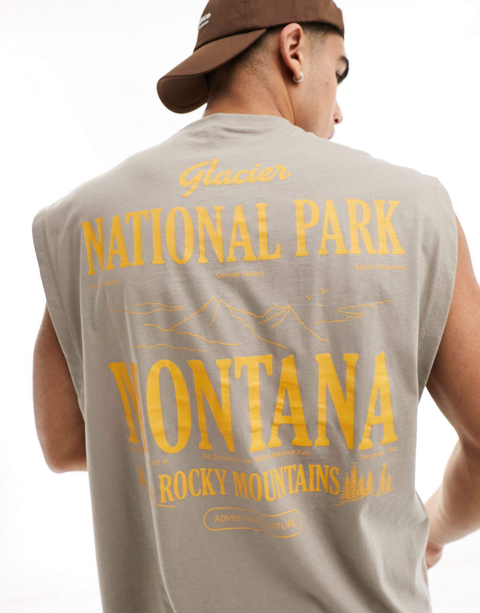 Коричневая майка оверсайз с текстовым принтом на спине ASOS DESIGN 4590₽