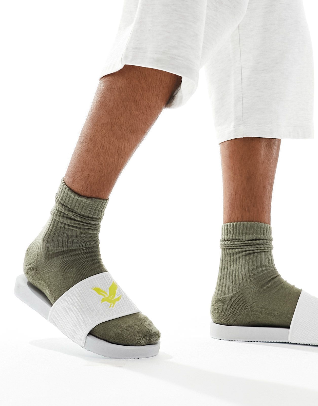 Белые шлепанцы с крупным логотипом Lyle - Scott 8890₽