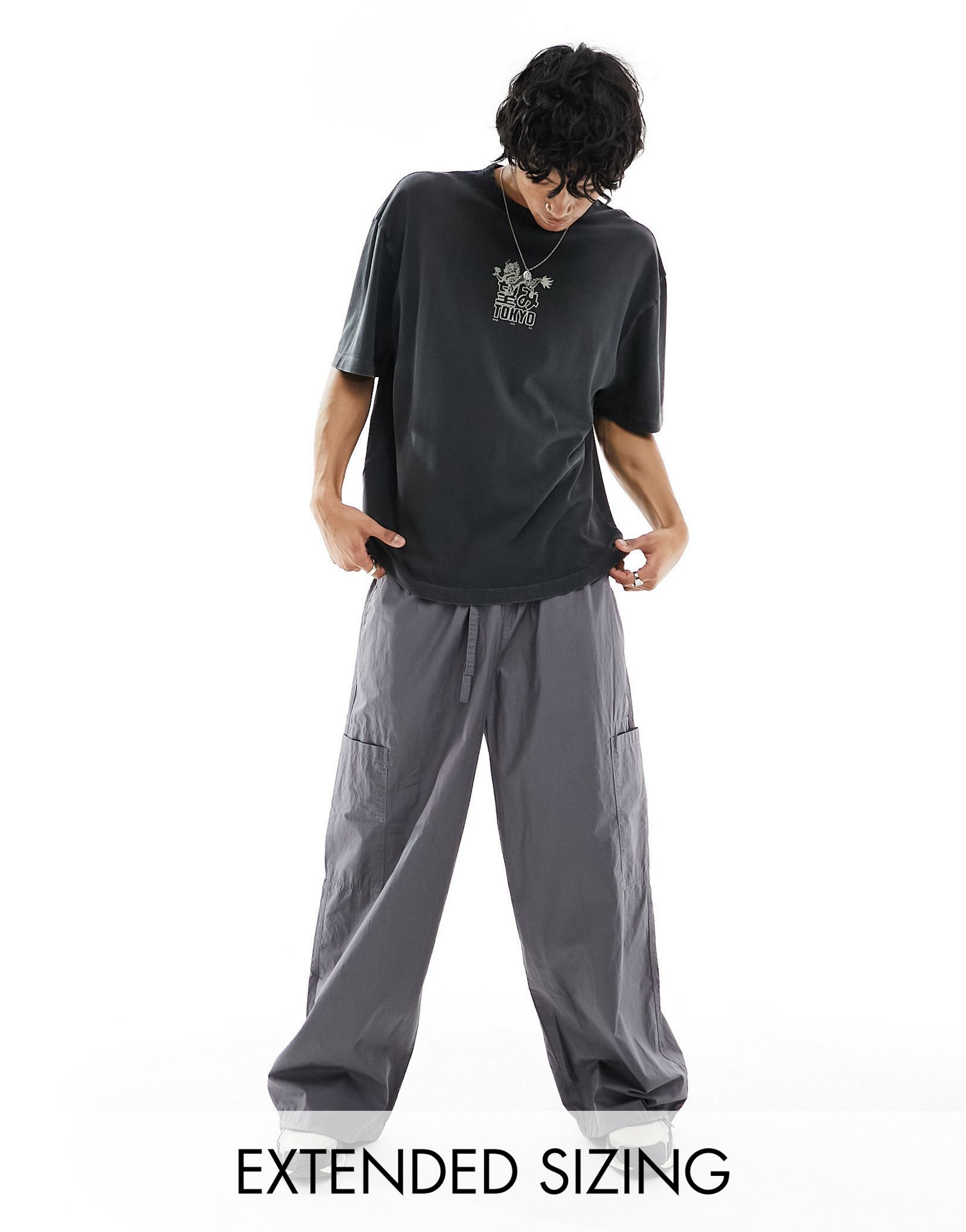 Черная оверсайз-футболка с сувенирным принтом на груди ASOS DESIGN 2690₽