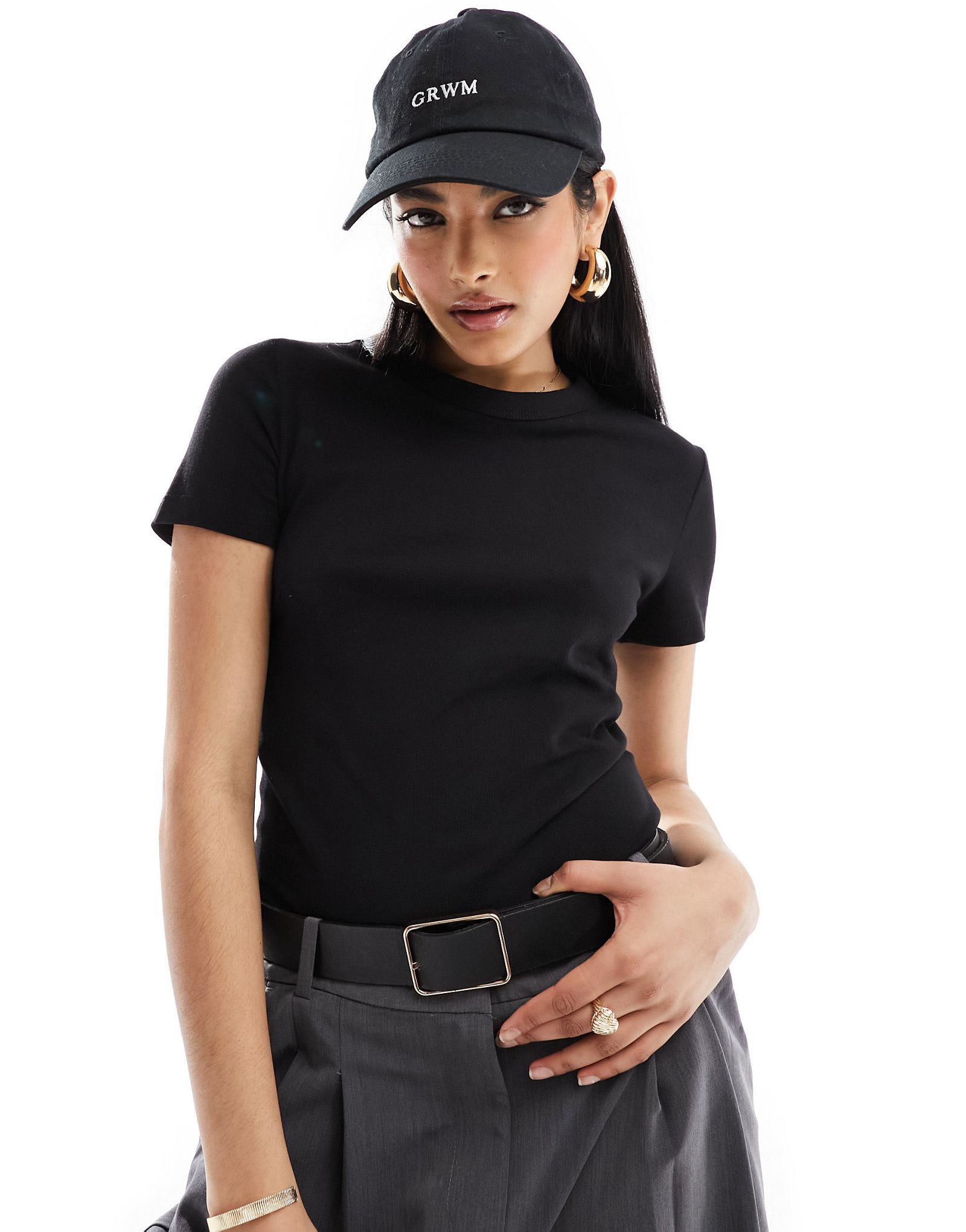 Черная приталенная футболка Weekday Frida 90s 5090₽