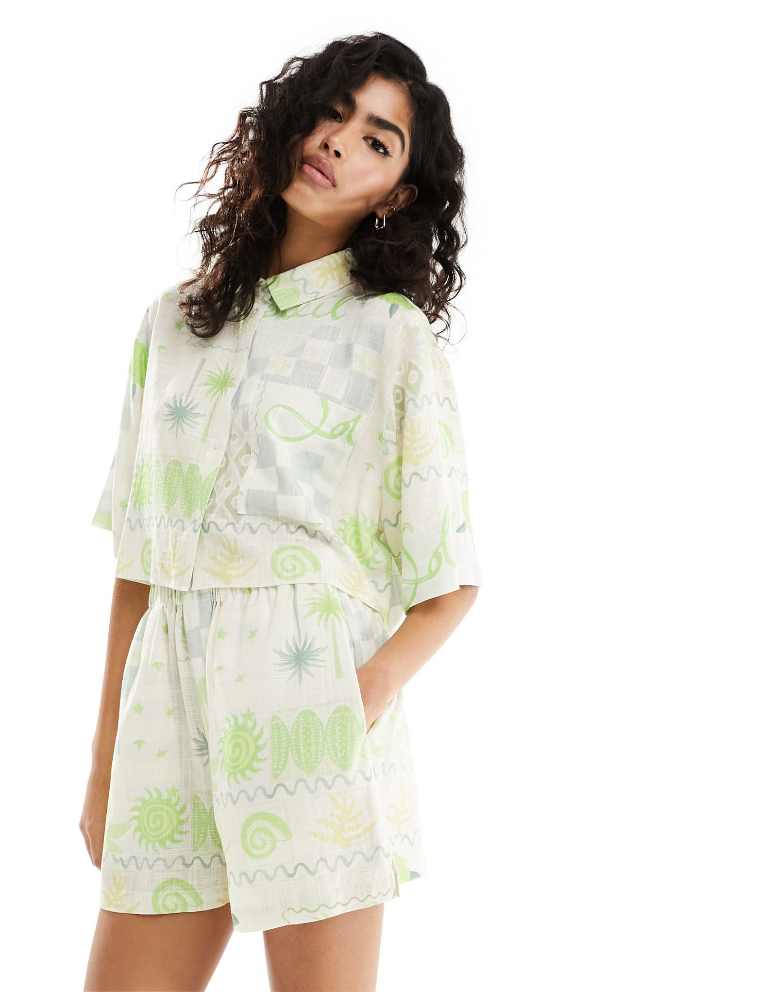 Укороченная рубашка с многослойным принтом ASOS DESIGN 6490₽