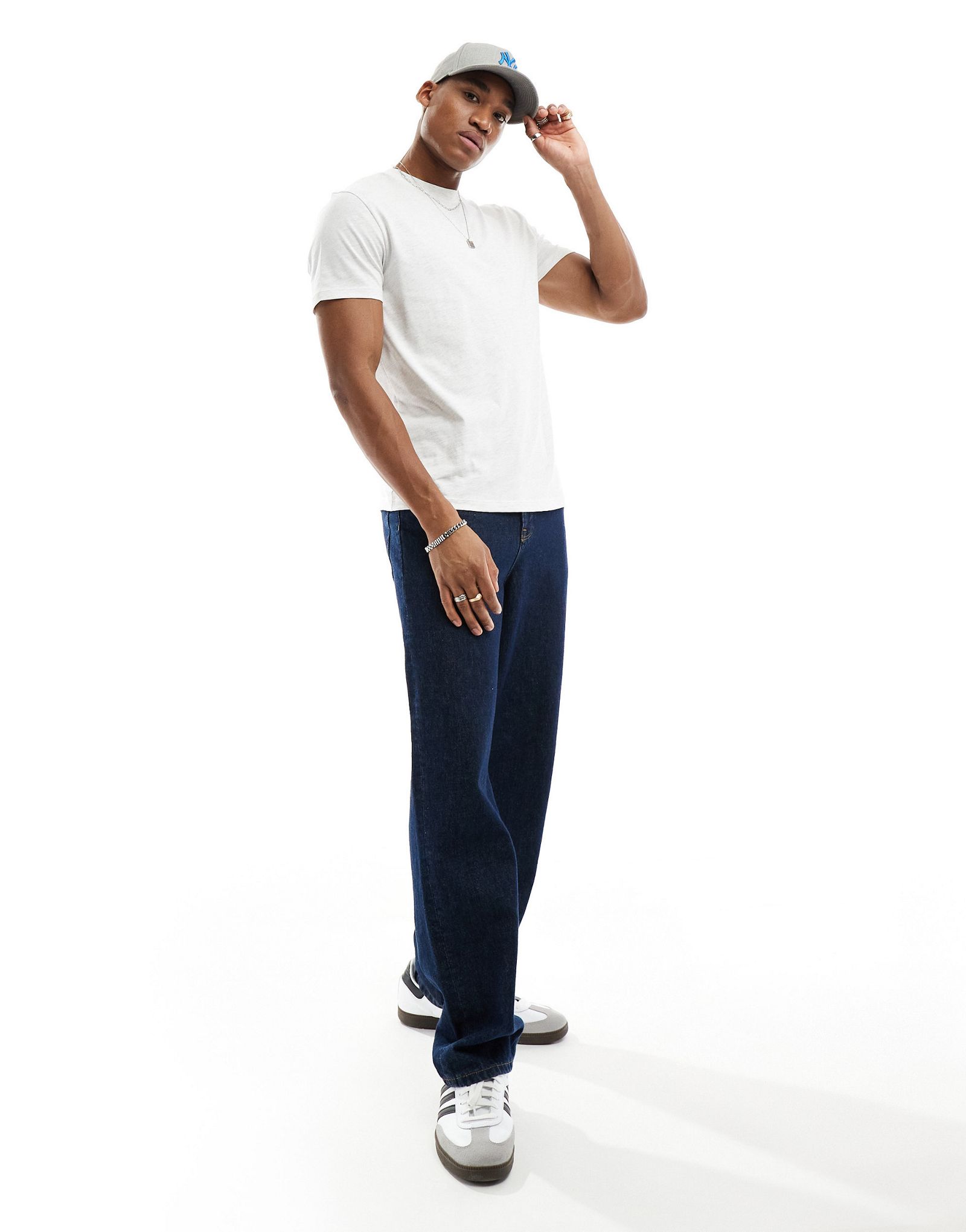 Белая футболка ASOS DESIGN 1890₽