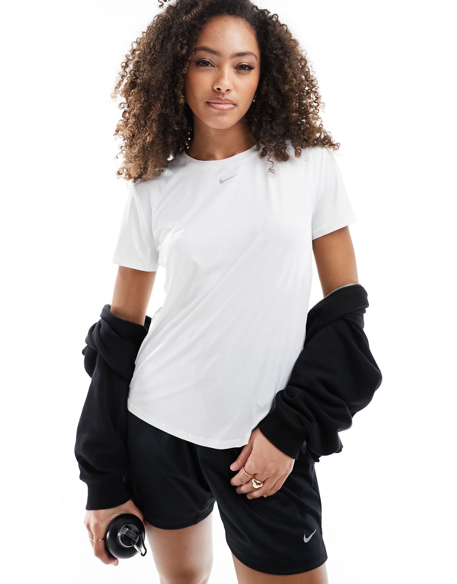 Белая классическая футболка Nike One Training Dri-Fit