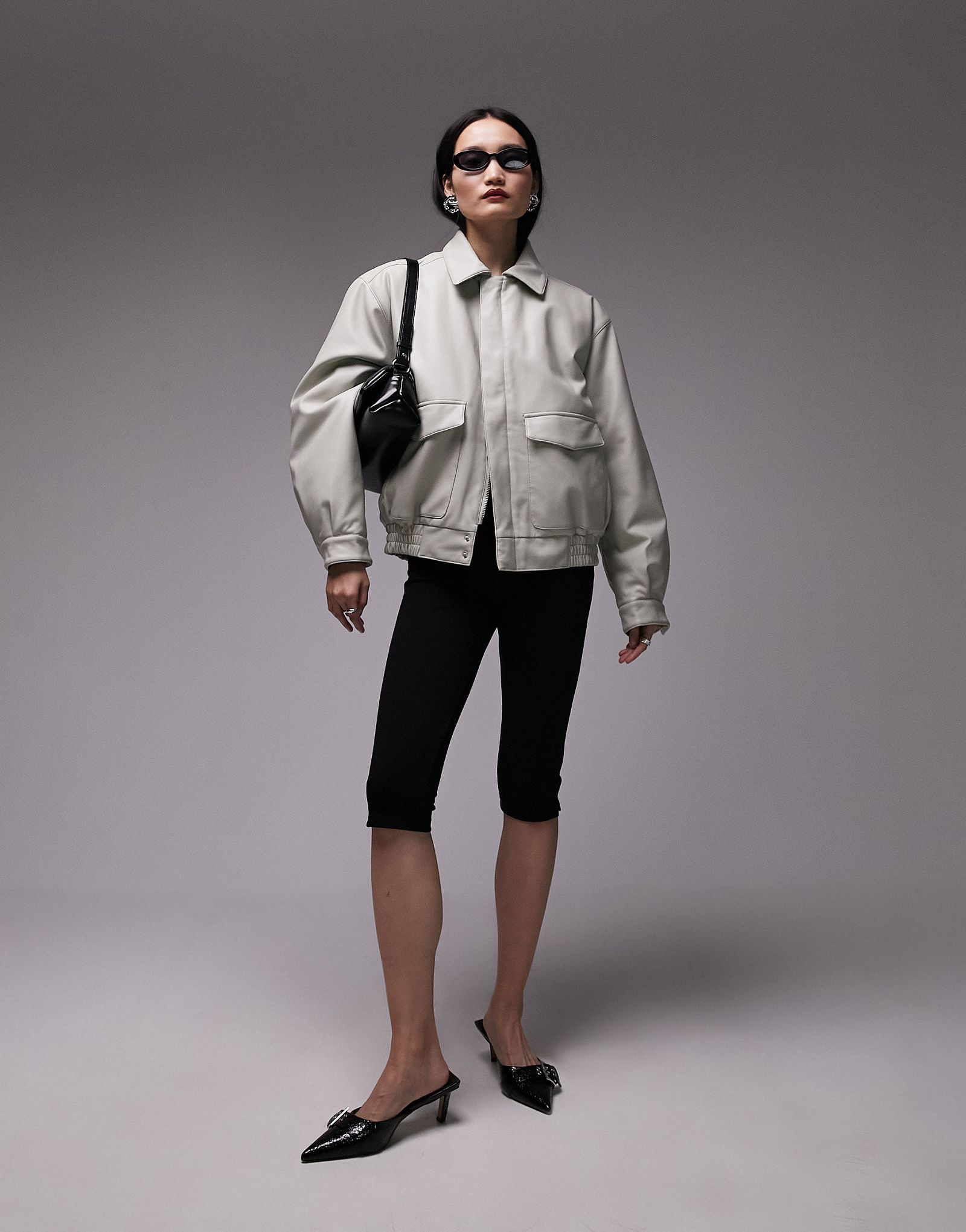 Темно-зеленый бомбер из искусственной кожи Topshop 11090₽