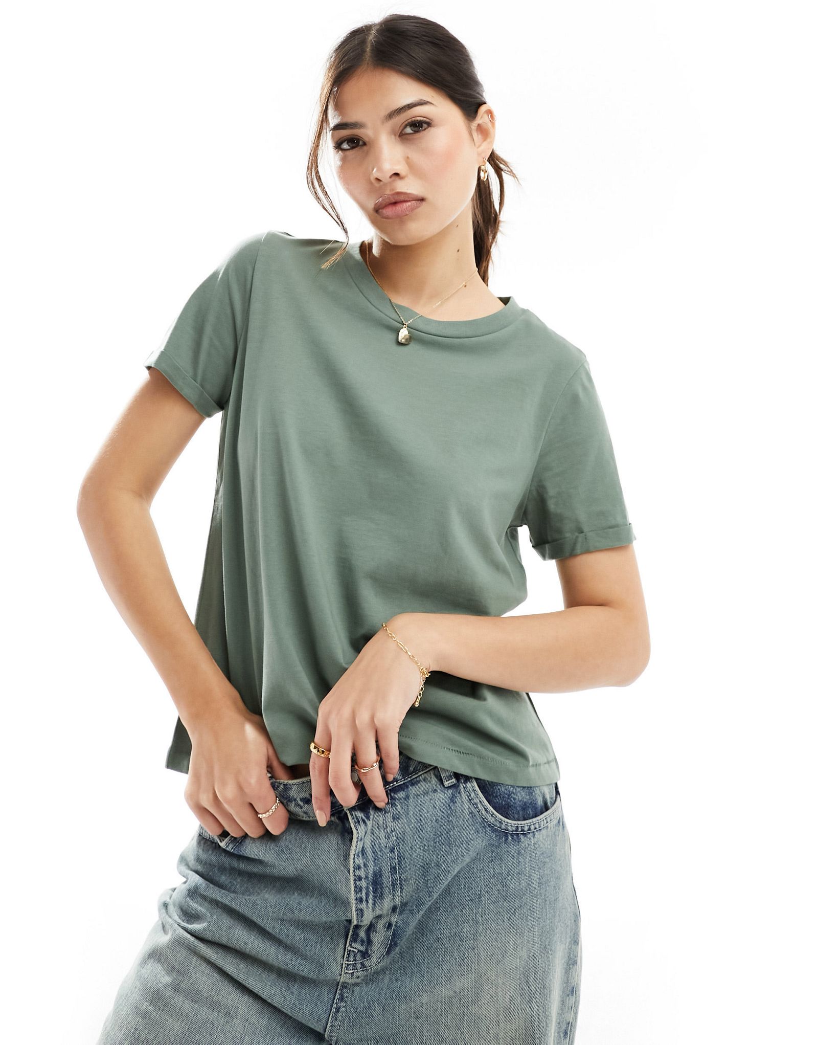 Зеленая футболка Vero Moda цвета хаки 2390₽