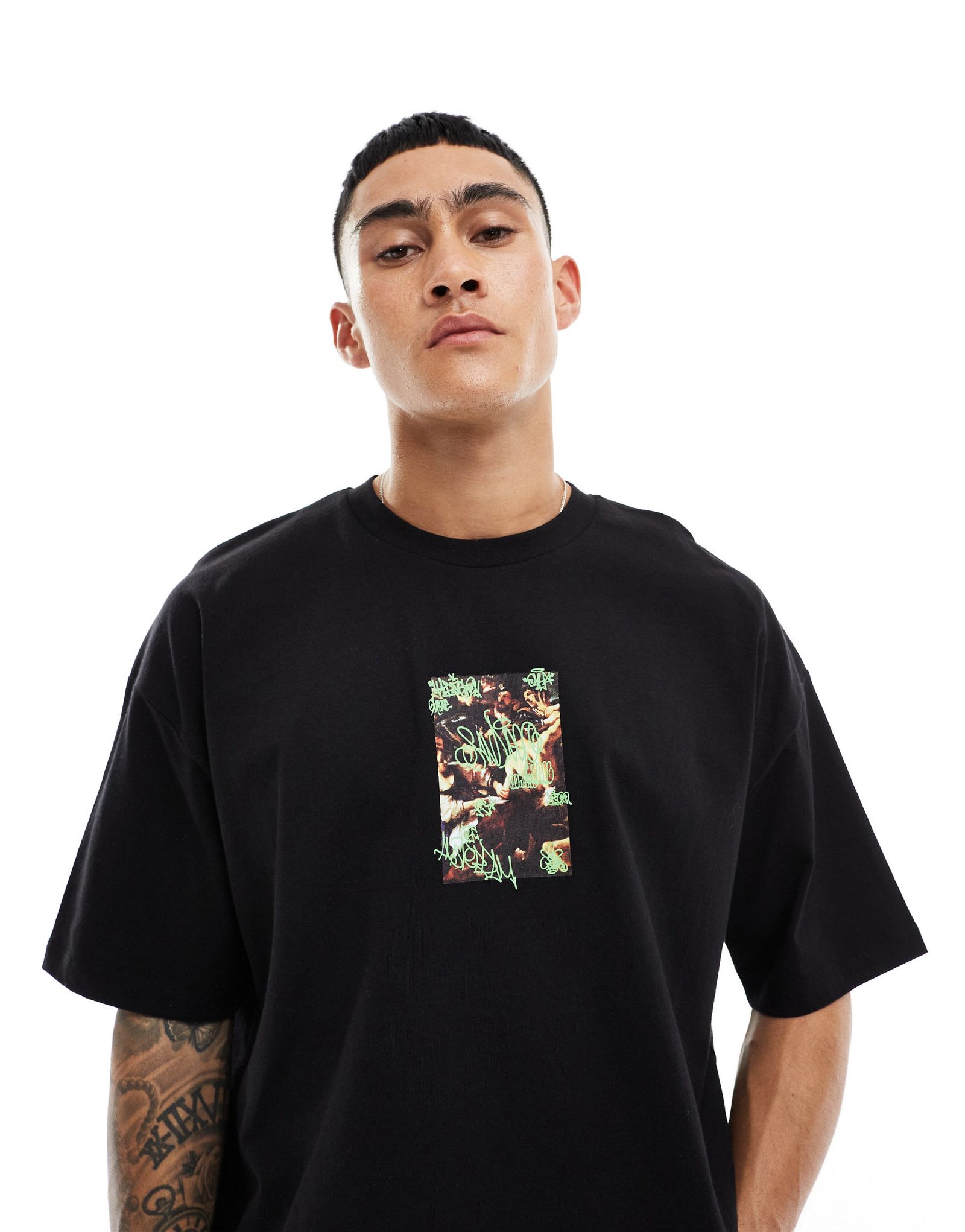 Черная футболка оверсайз с ренессансным граффити на груди ASOS DESIGN