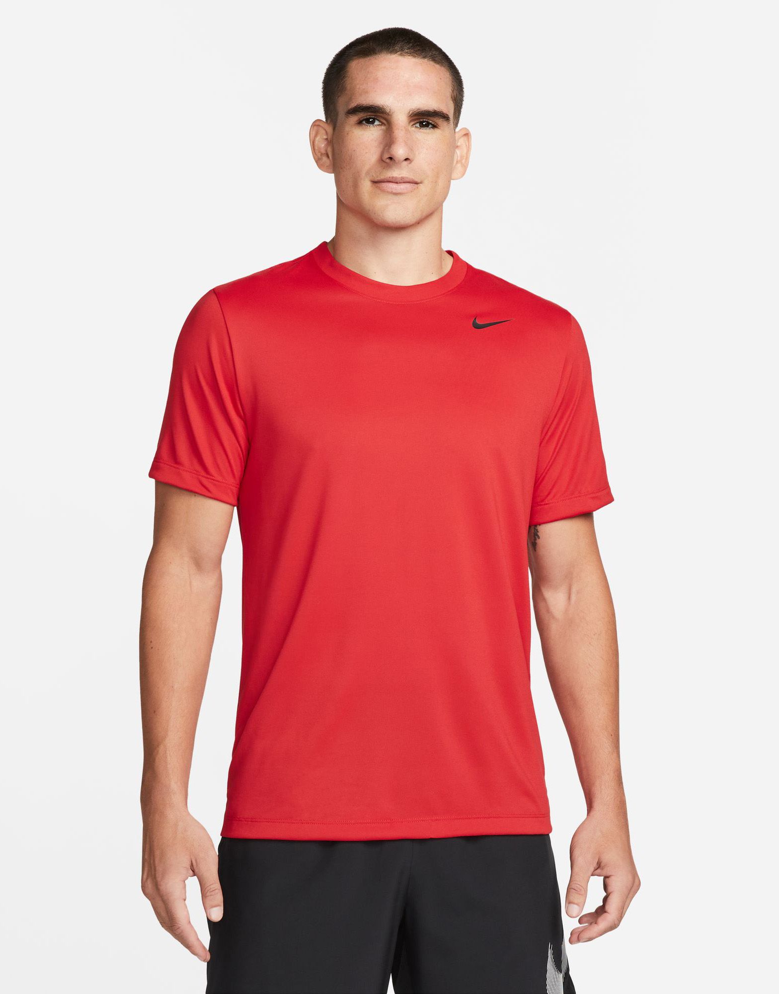 Красная футболка Nike Training Dri-FIT Legend 2890₽