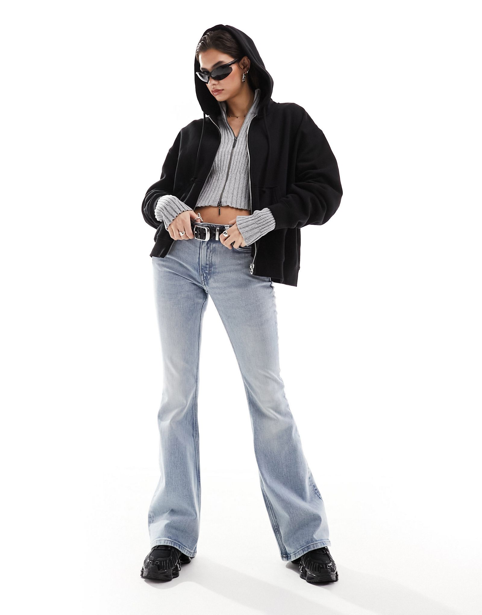 Синие расклешенные джинсы с низкой посадкой Weekday Flame 8190₽