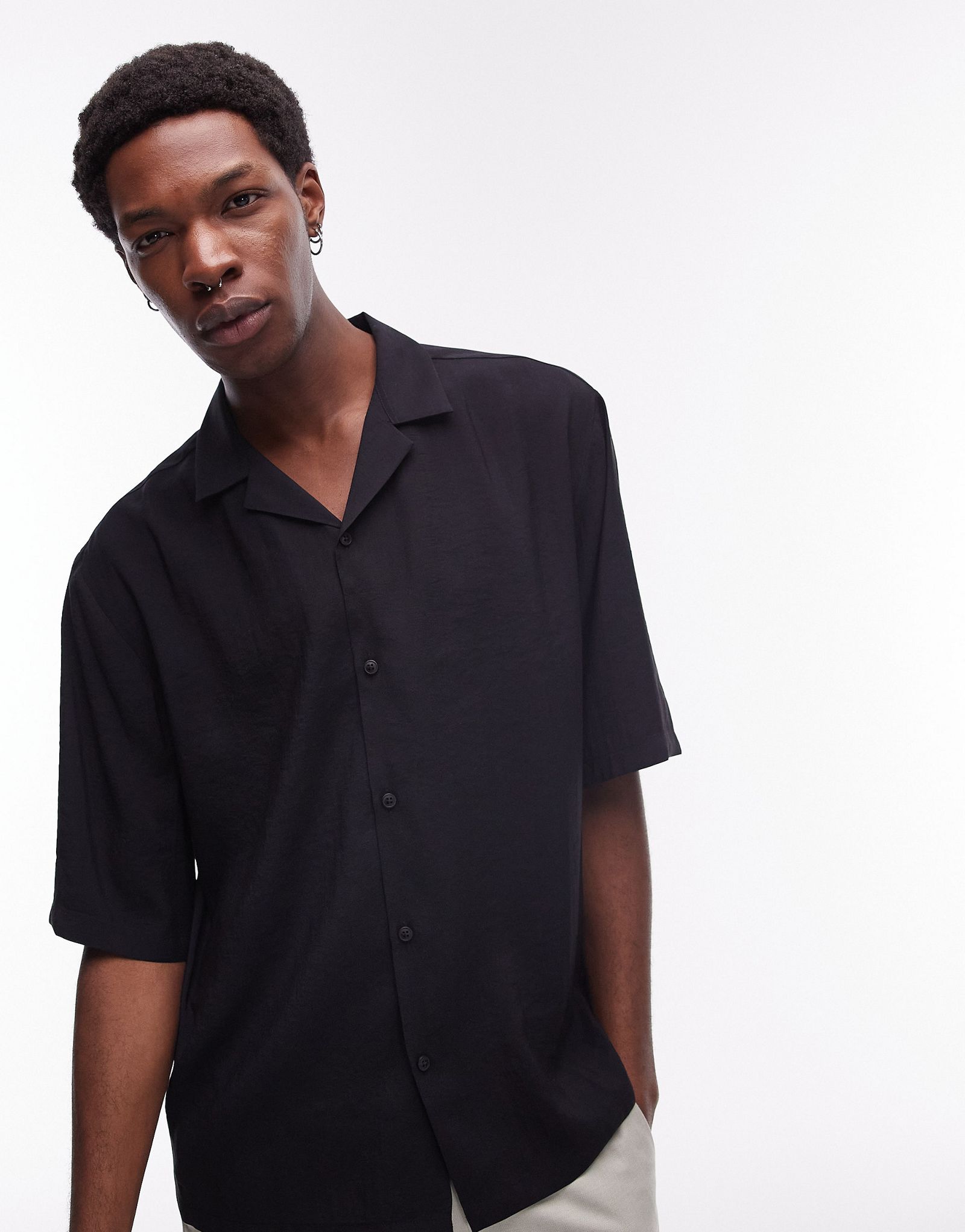 Черная свободная атласная рубашка с короткими рукавами Topman