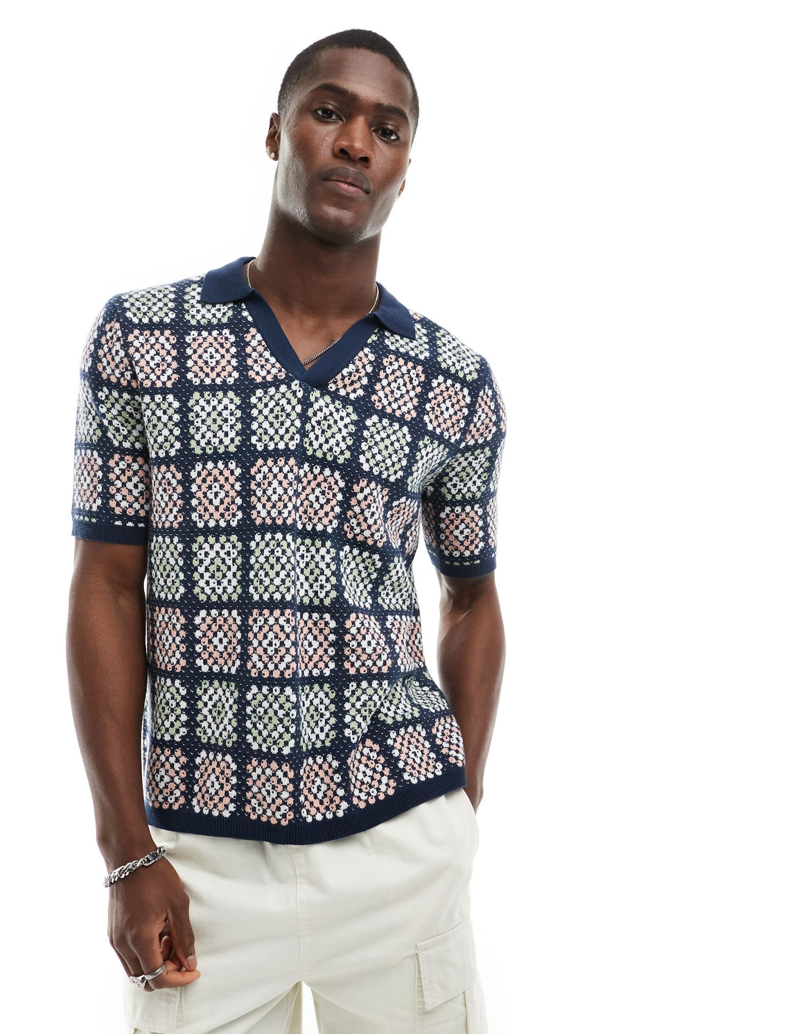 Вязаная рубашка-поло Revere крючком ASOS DESIGN темно-синего шалфейного и розового цветов 7290₽