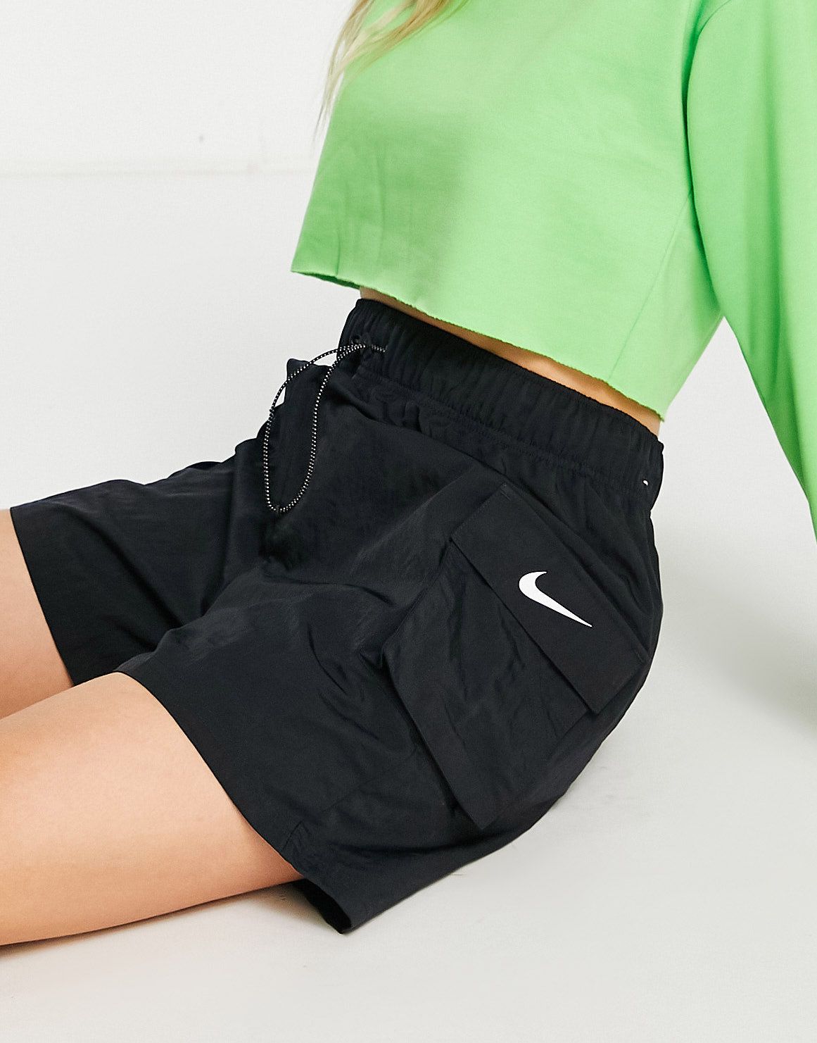 Черные тканые шорты Nike Essential