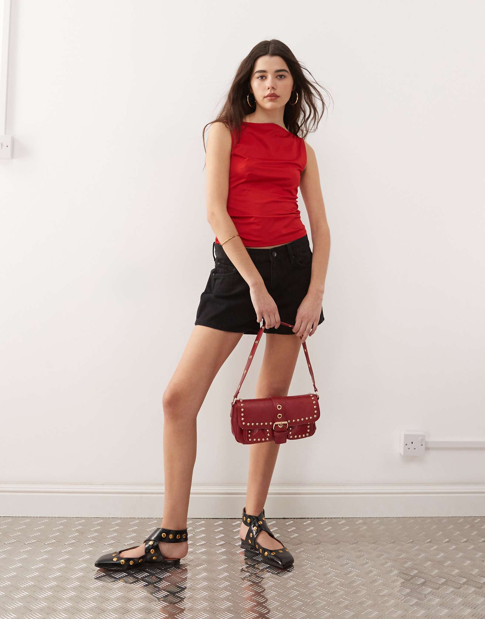 Weekday low waist loose fit denim shorts in black 9890₽