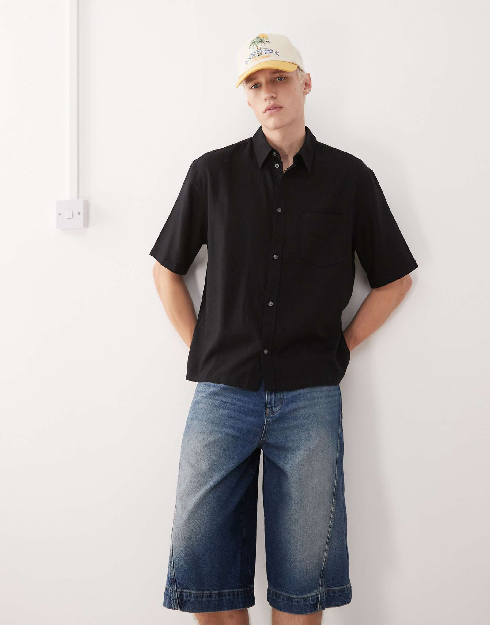 Weekday linen oversized boxy fit short sleeve shirt in black 6890₽