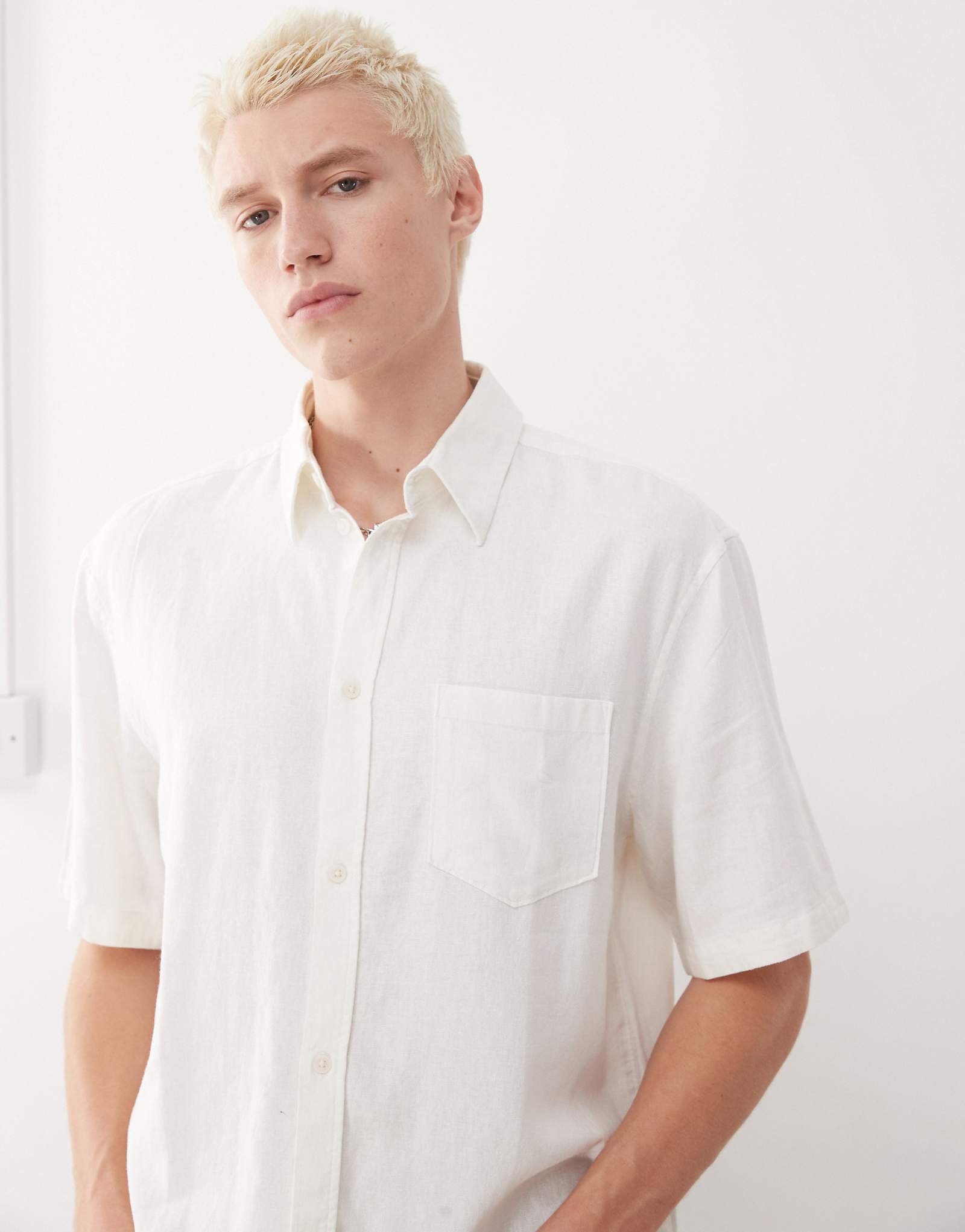 Weekday linen mix oversized boxy fit short sleeve shirt in off-white 6890₽