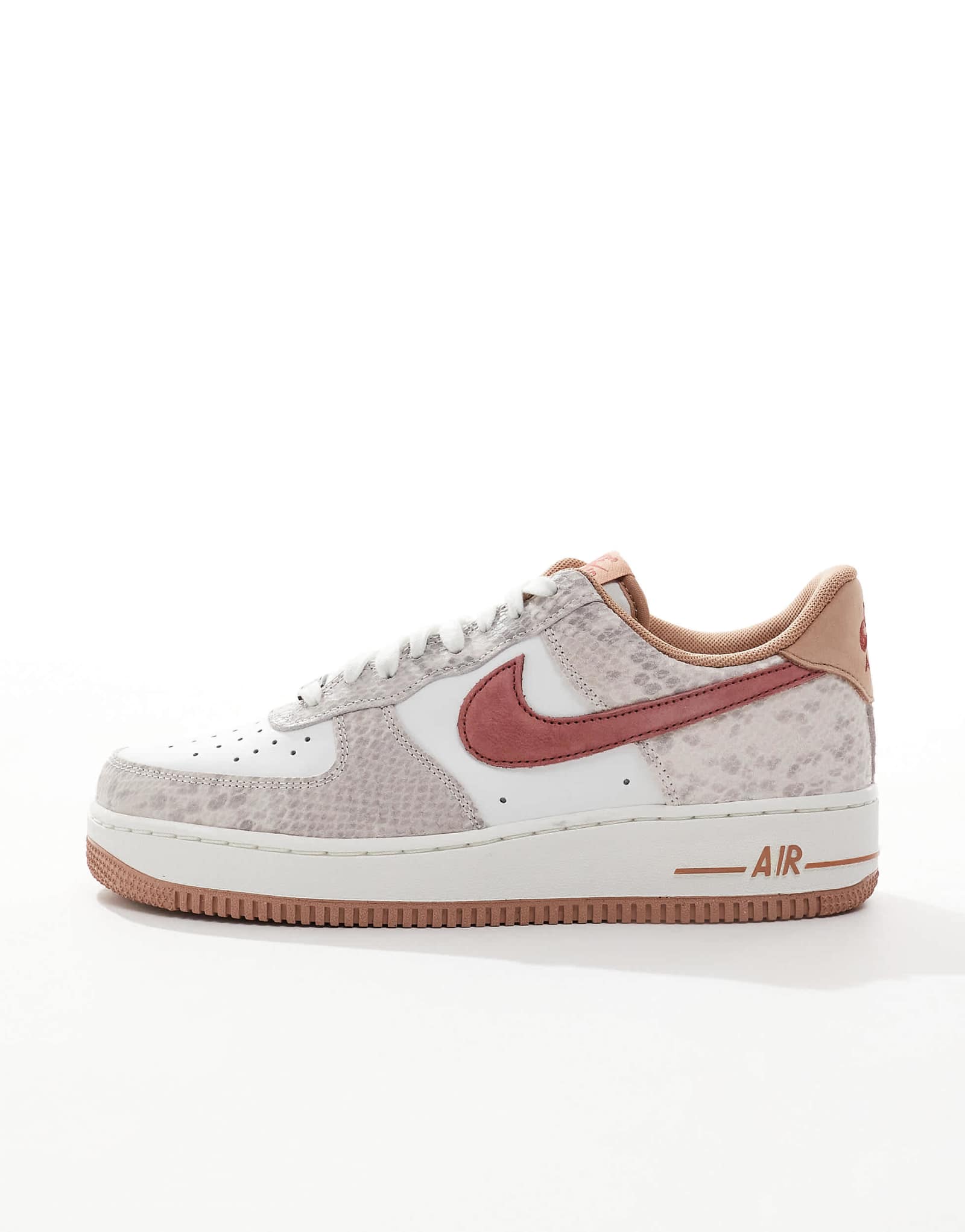 Nike Air Force 1 07 sneakers in white and red 22990₽