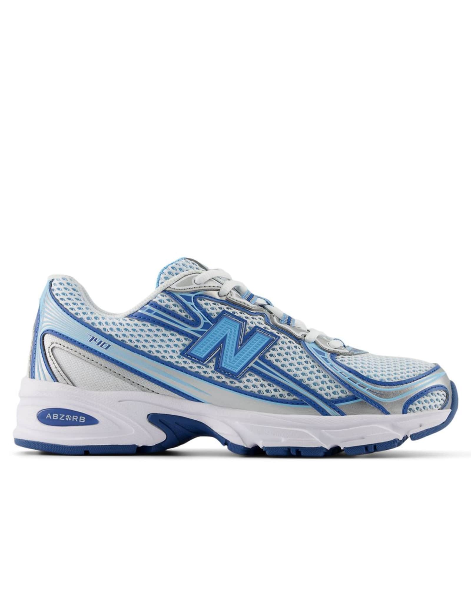 New Balance 740 sneakers in white and blue 14690₽