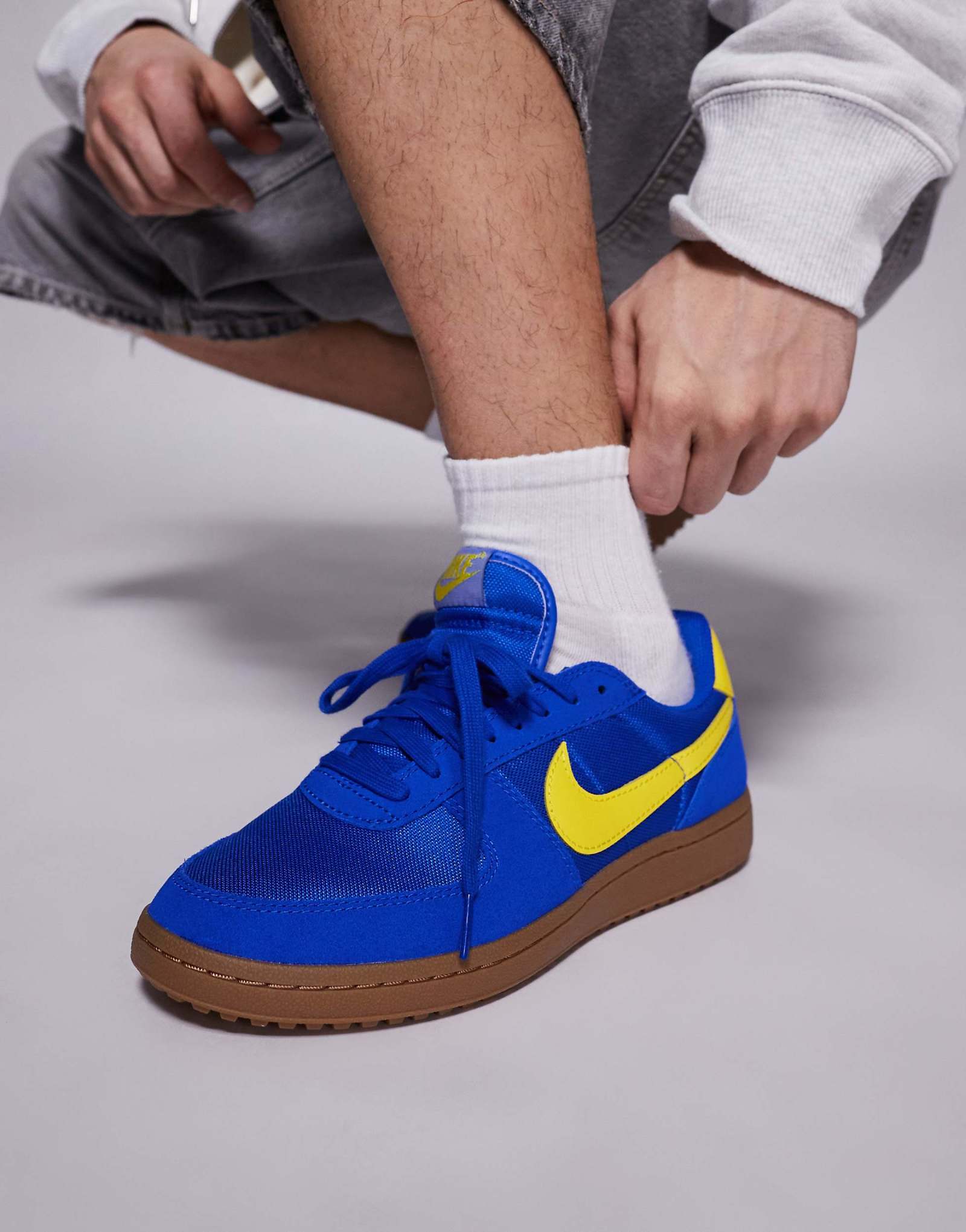 Nike Field General S-T sneakers in blue and yellow 12290₽