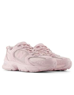 Женские кроссовки New Balance 530 розового цвета