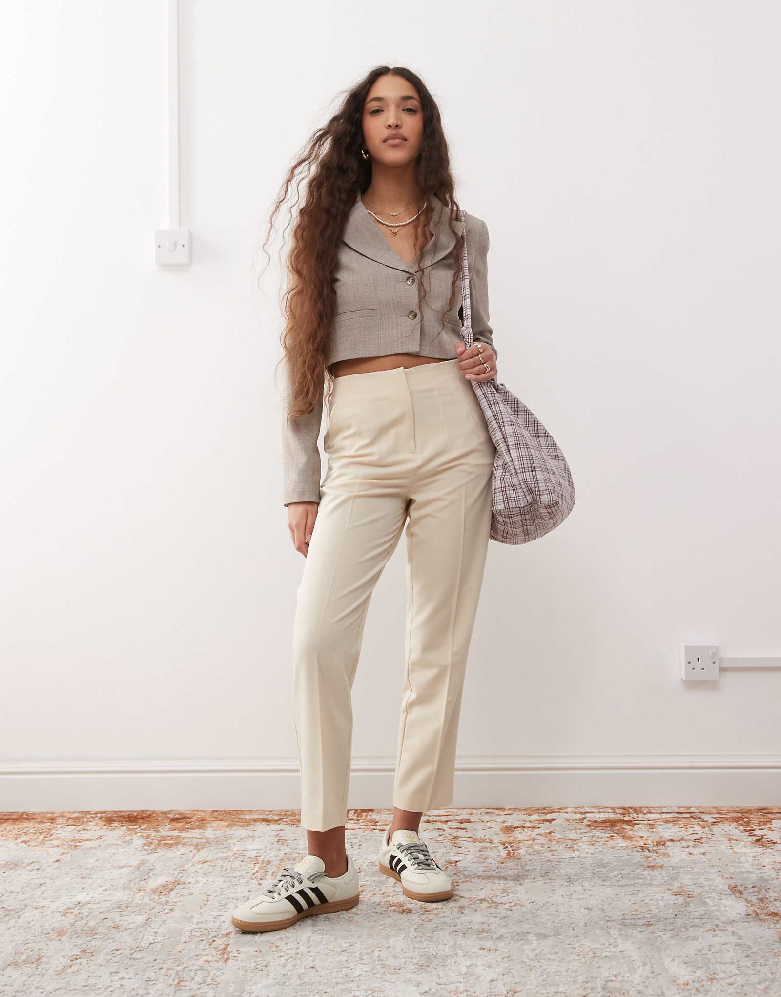 Miss Selfridge essential cigarette pants in beige 5690₽