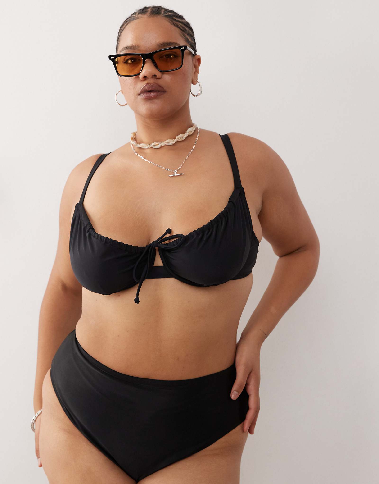 COLLUSION Curve mix and match underwire bikini top in black 2390₽