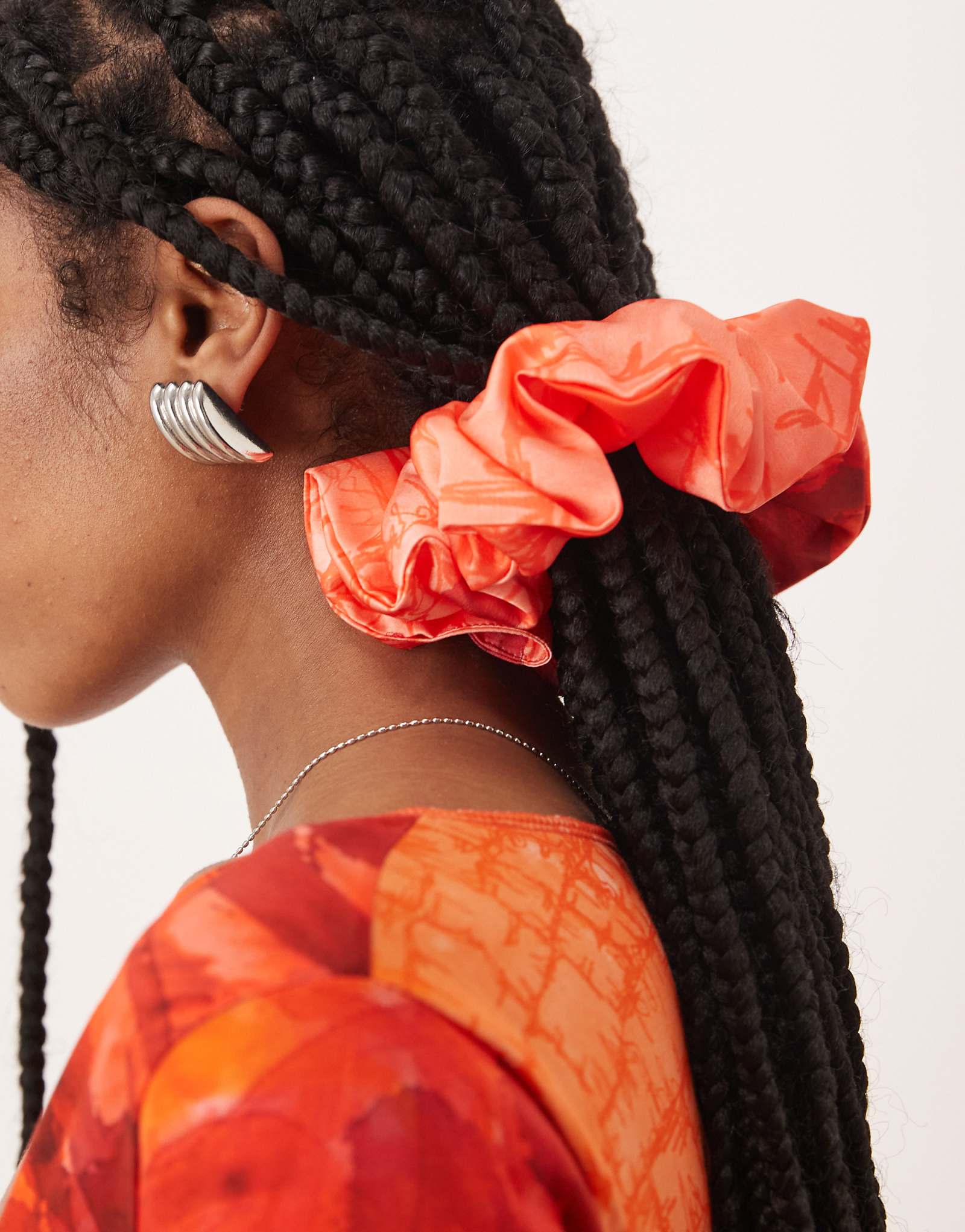 Isabelle Pennington-Edmead scrunchie in pineapple print 4990₽