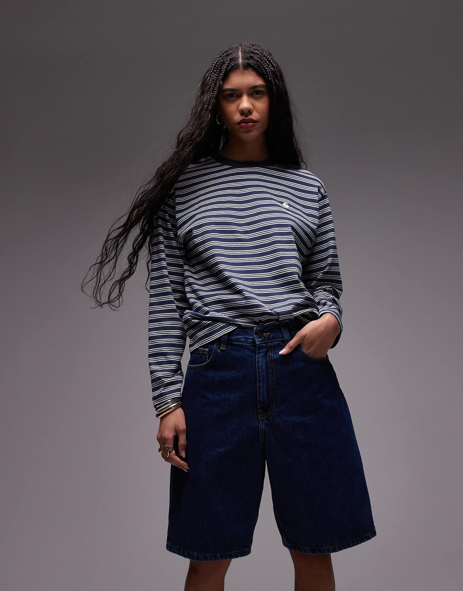 Carhartt WIP Brandon loose fit denim shorts in dark wash 24090₽