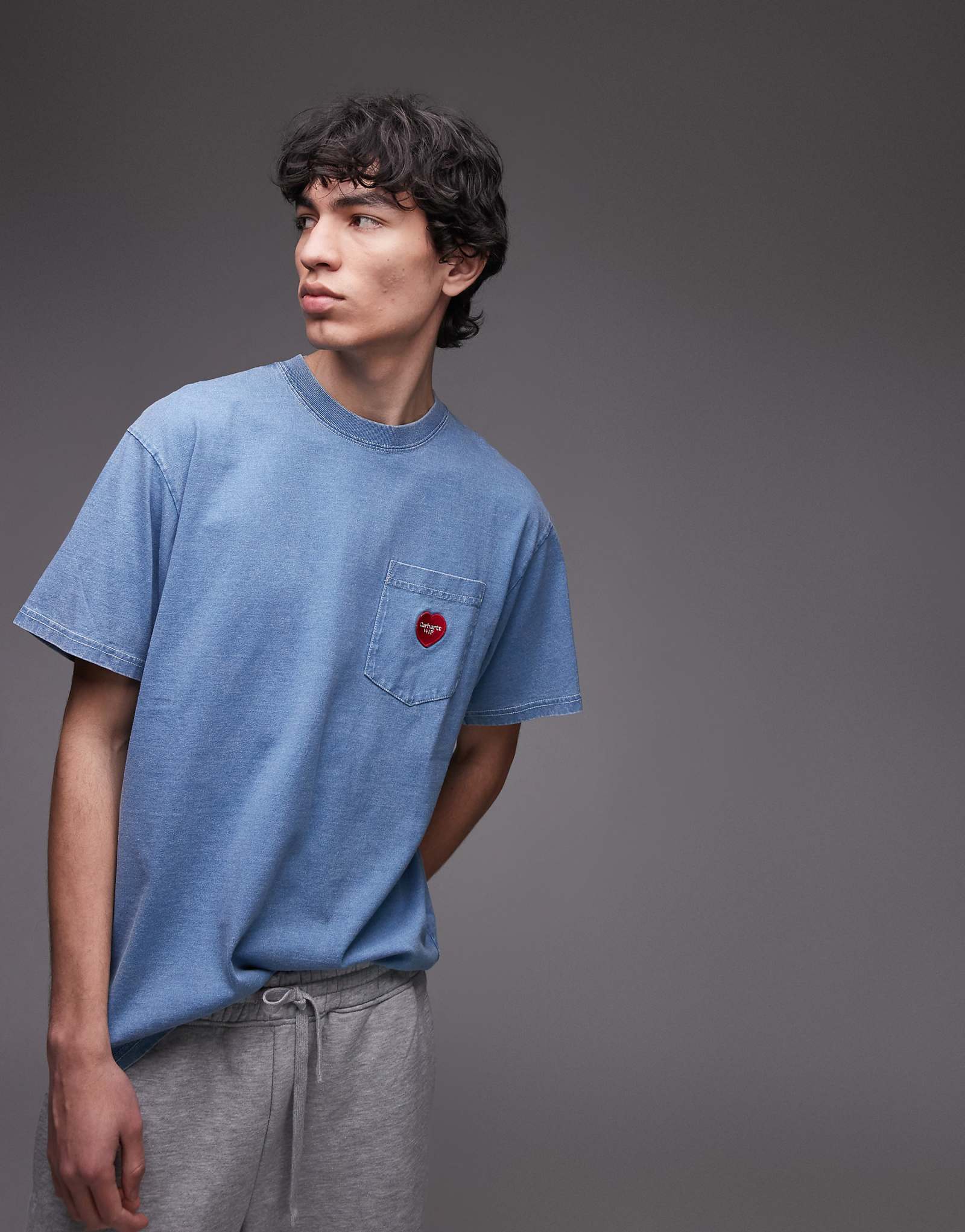 Carhartt WIP heart pocket t-shirt in light blue 10690₽