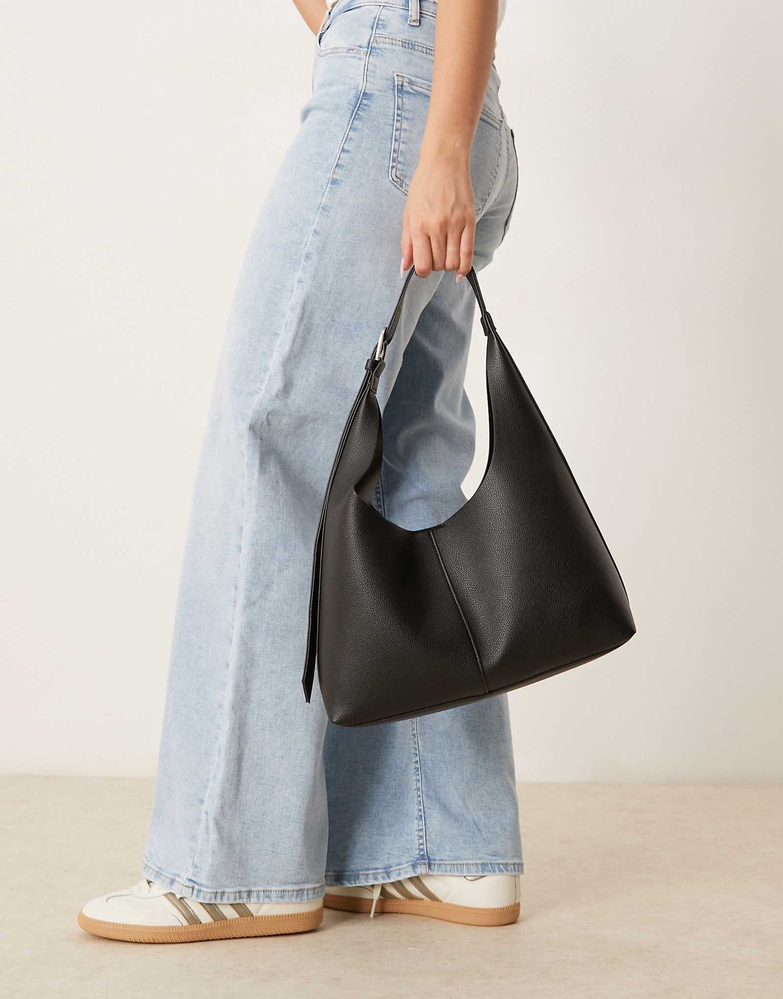 GINA TRICOT midi slouchy shoulder bag in black 8790₽