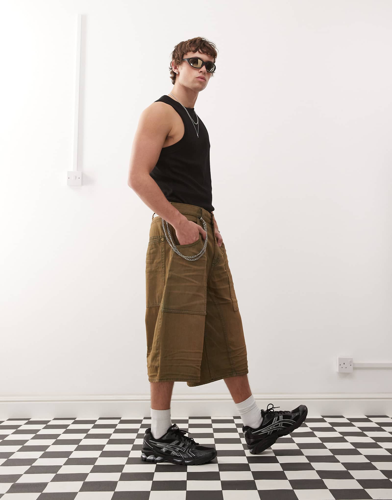 Cheap Monday Dunno jorts in deep brown wash 10190₽