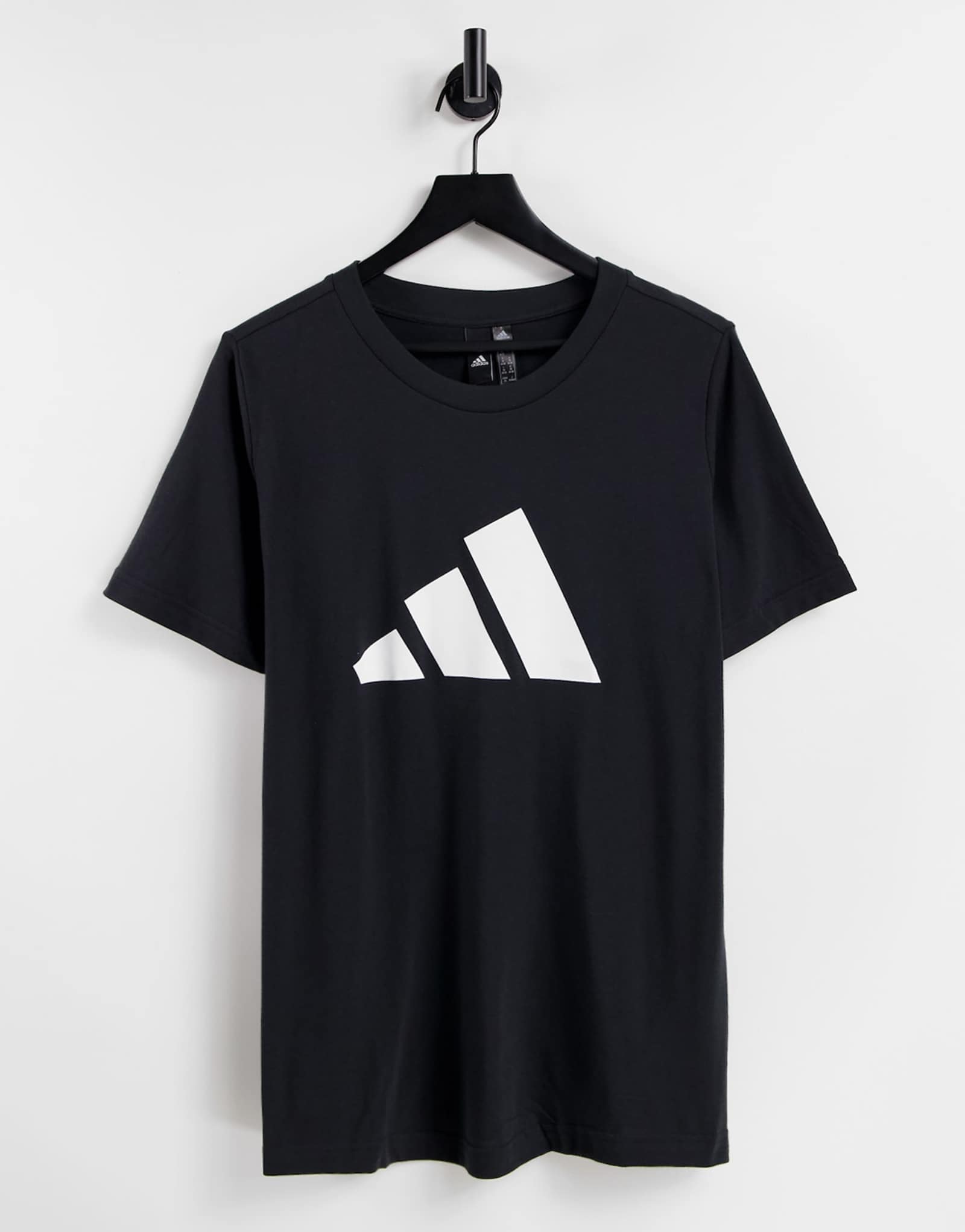 Adidas Winners t-shirt in black 2490₽