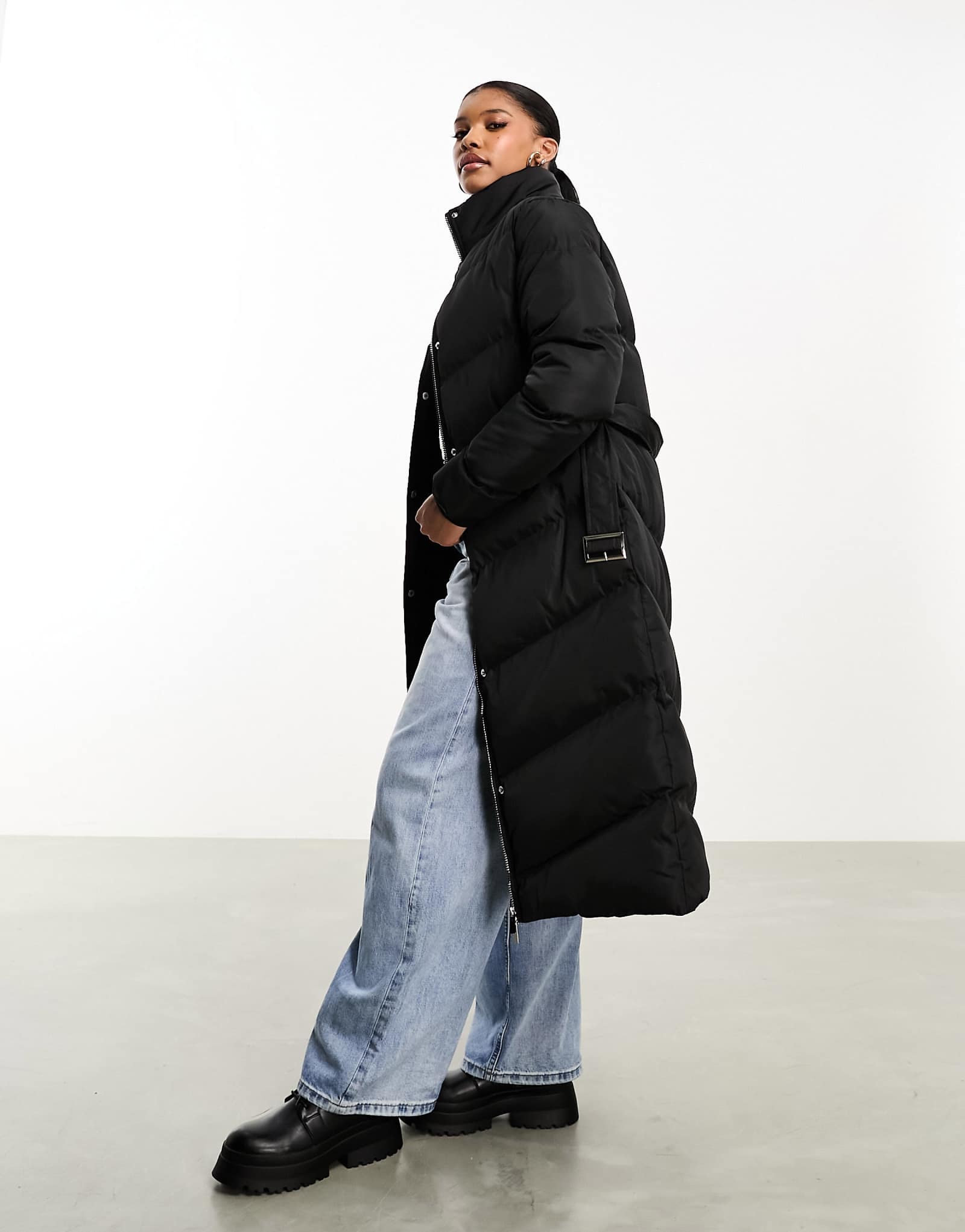 Threadbare Holly belted waist maxi puffer coat in black 15190₽