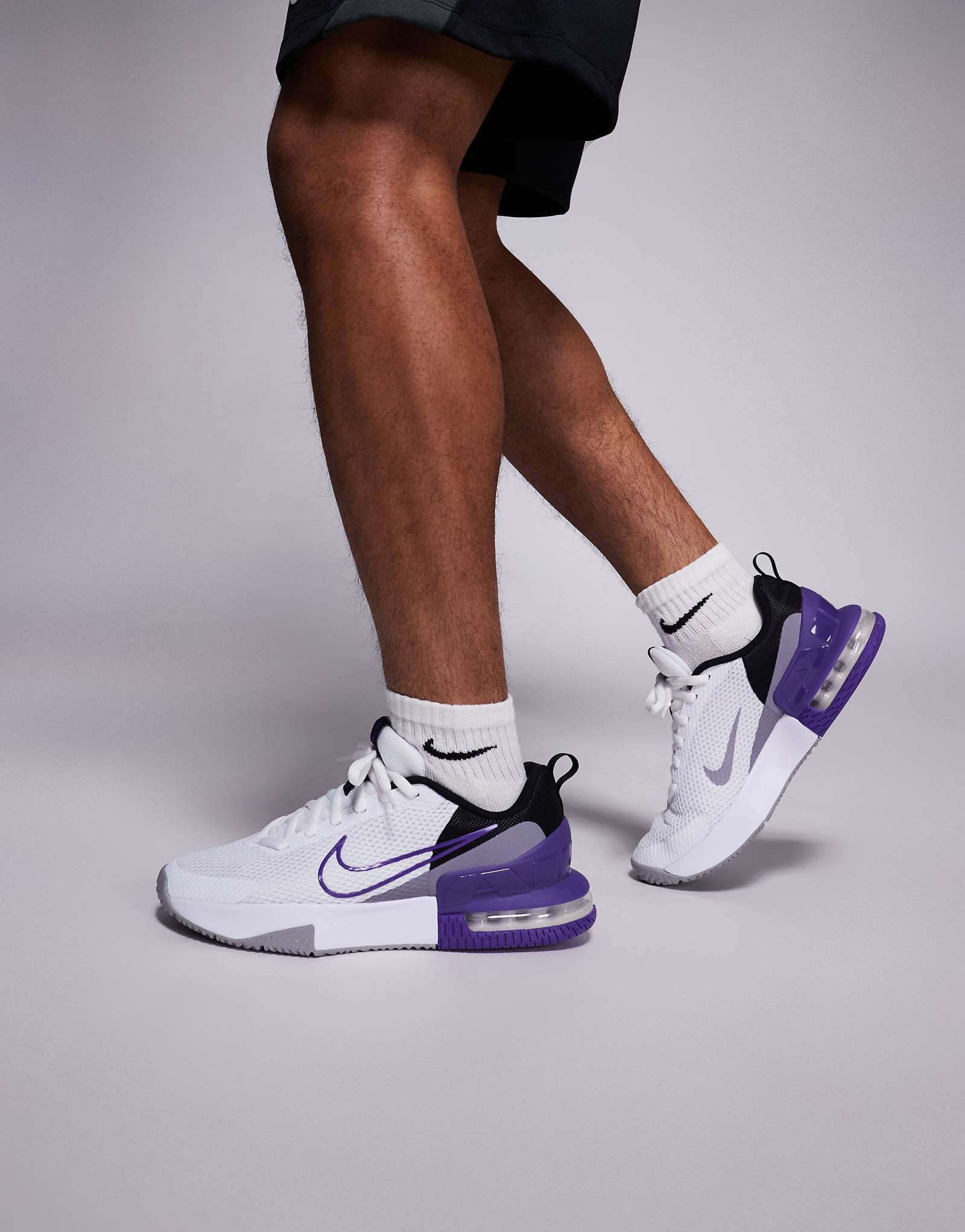 Nike Training Air Max Alpha 6 sneakers in white and purple 19390₽