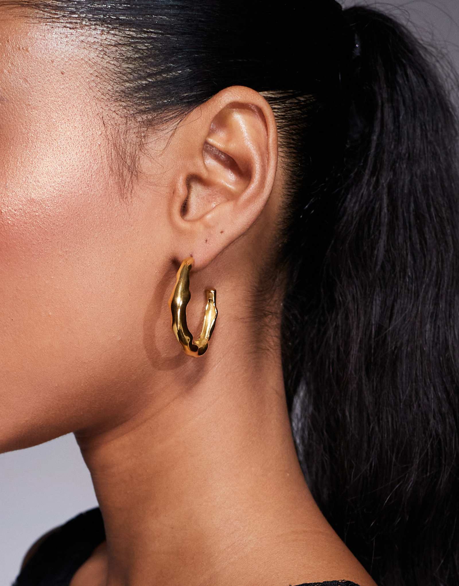 Neck on the Line molten style hoops in gold plated 7990₽