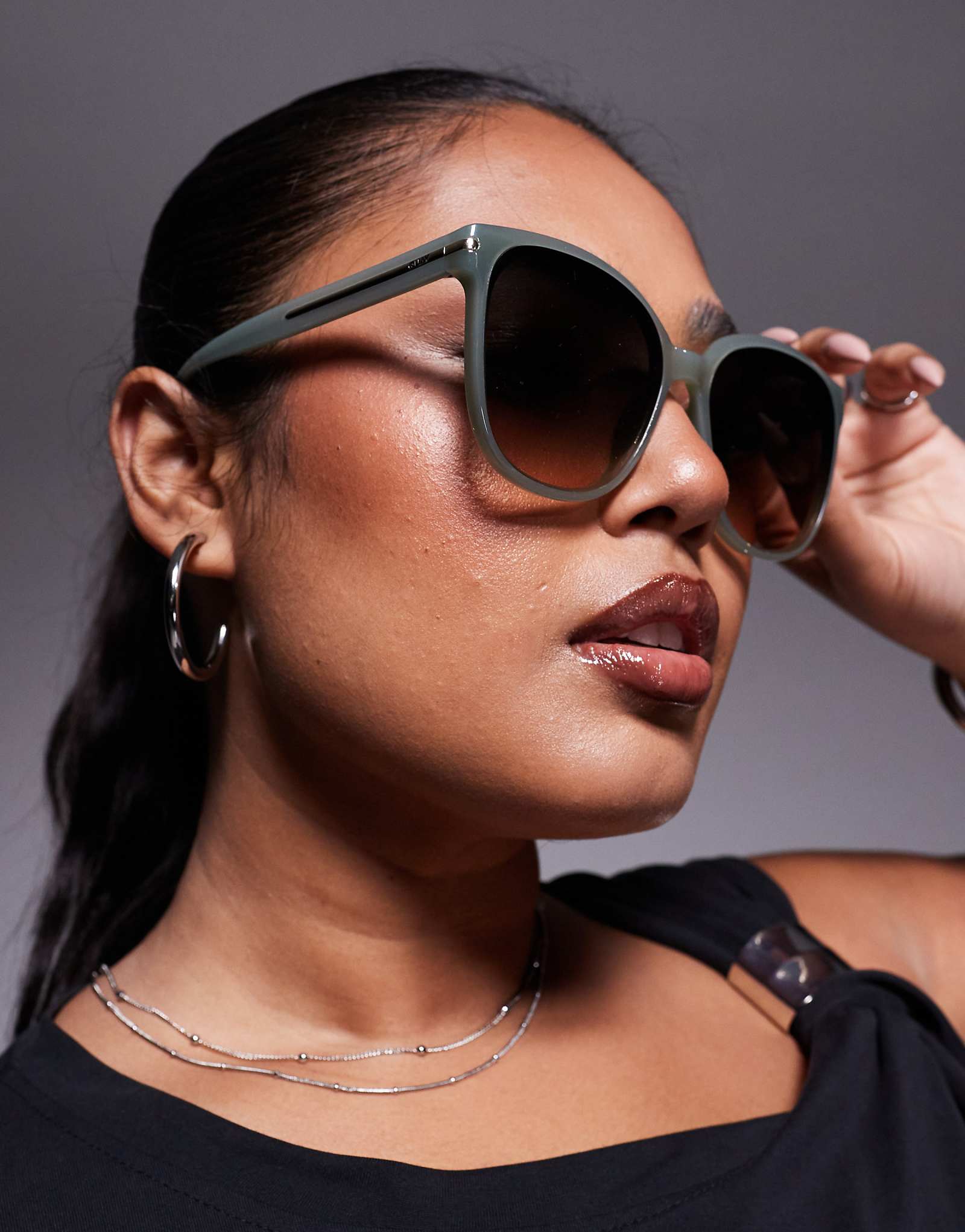 Quay rent free round sunglasses in green