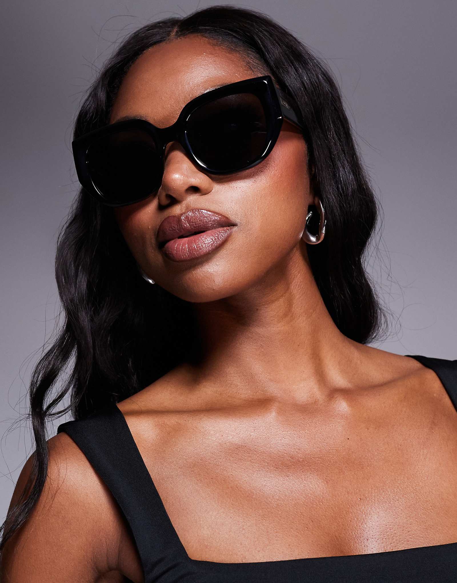 Quay busy busy oversized square sunglasses in black