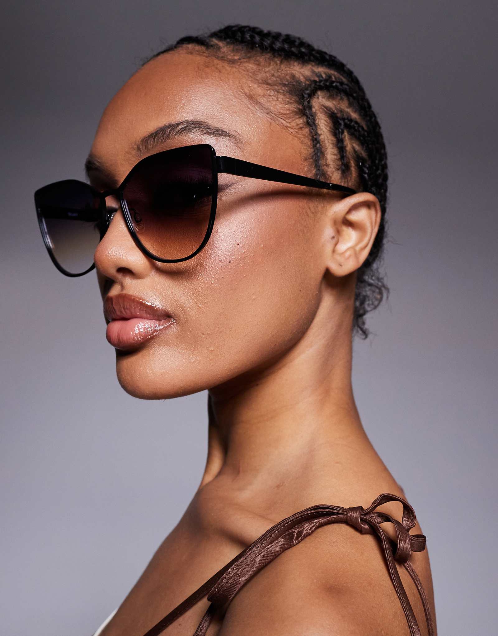 Quay in pursuit cat eye sunglasses in black with orange gradient lens 11790₽
