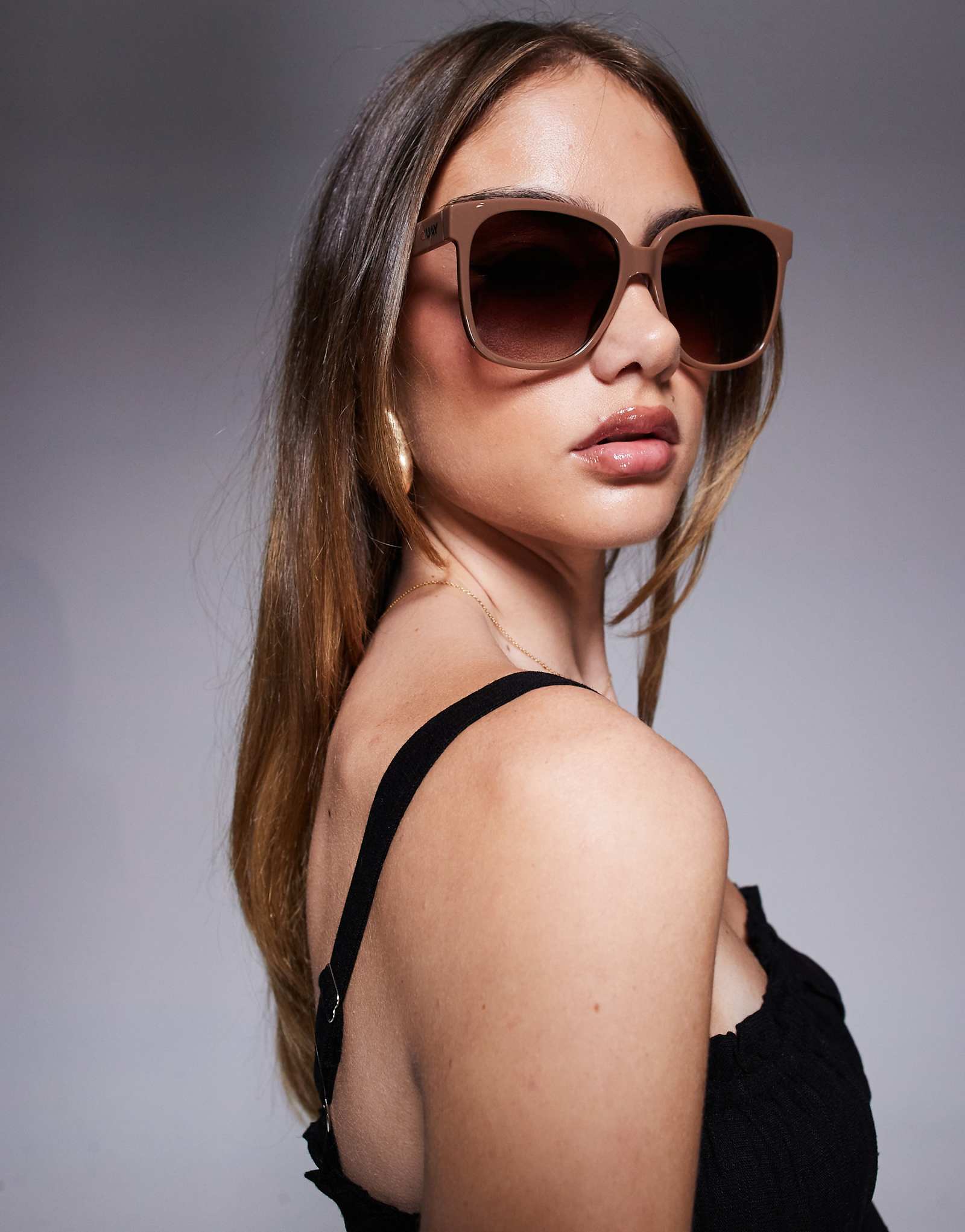 Quay wide awake oversized square sunglasses in coffee brown 12190₽