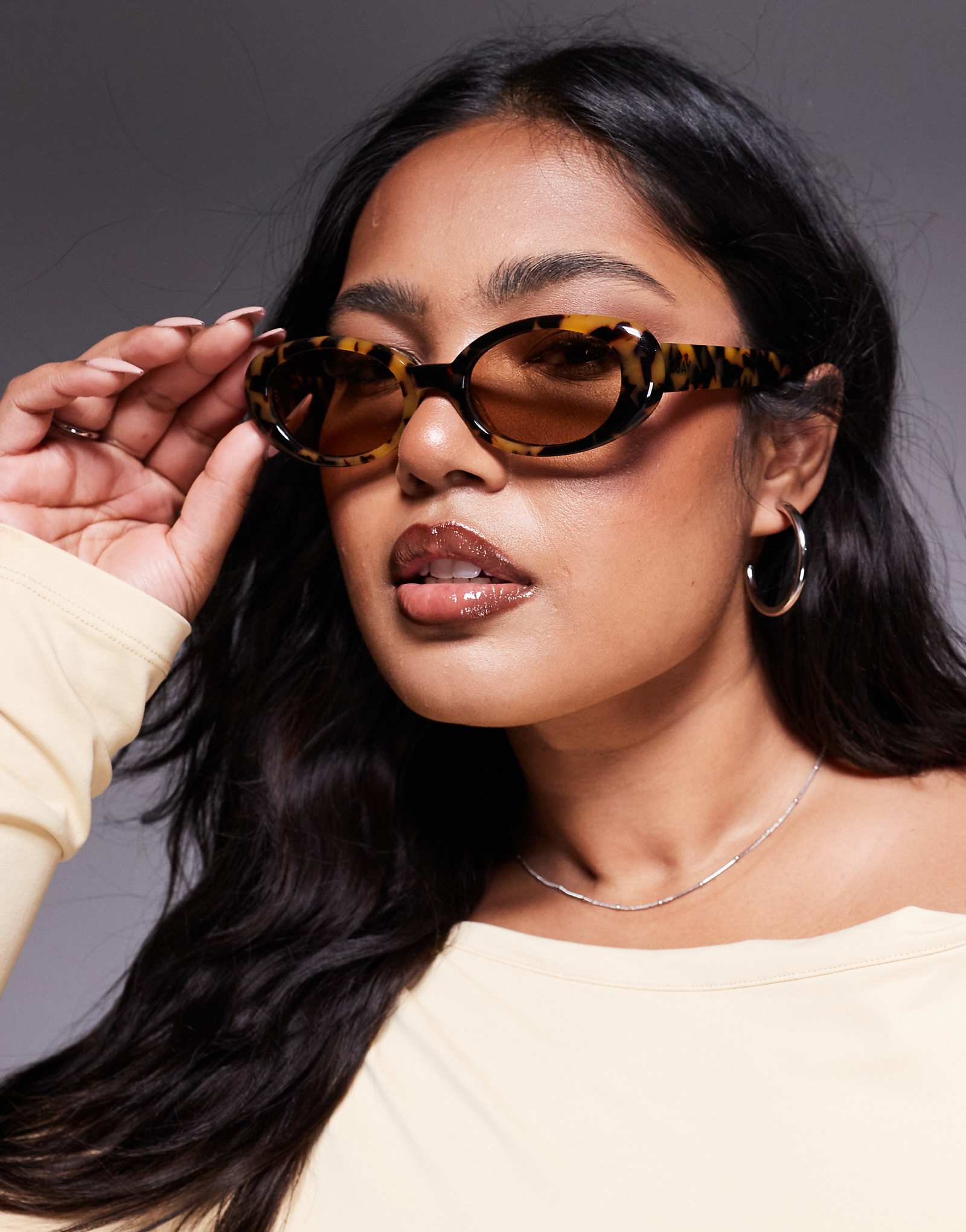 Quay Felt Cute slim oval sunglasses in tortoiseshell with pale yellow lens 13890₽
