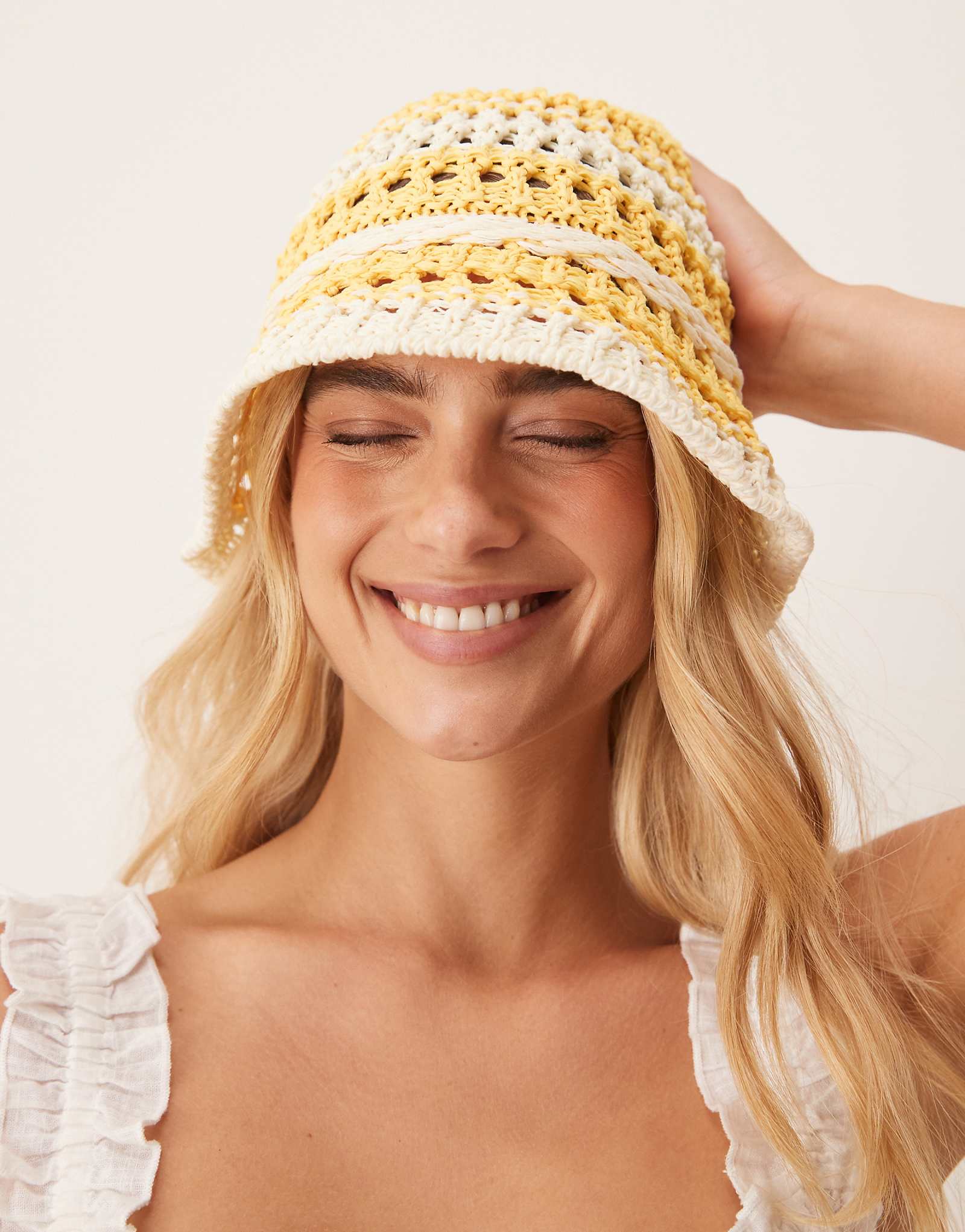 Sui Ava striped crochet sun hat in yellow 6390₽