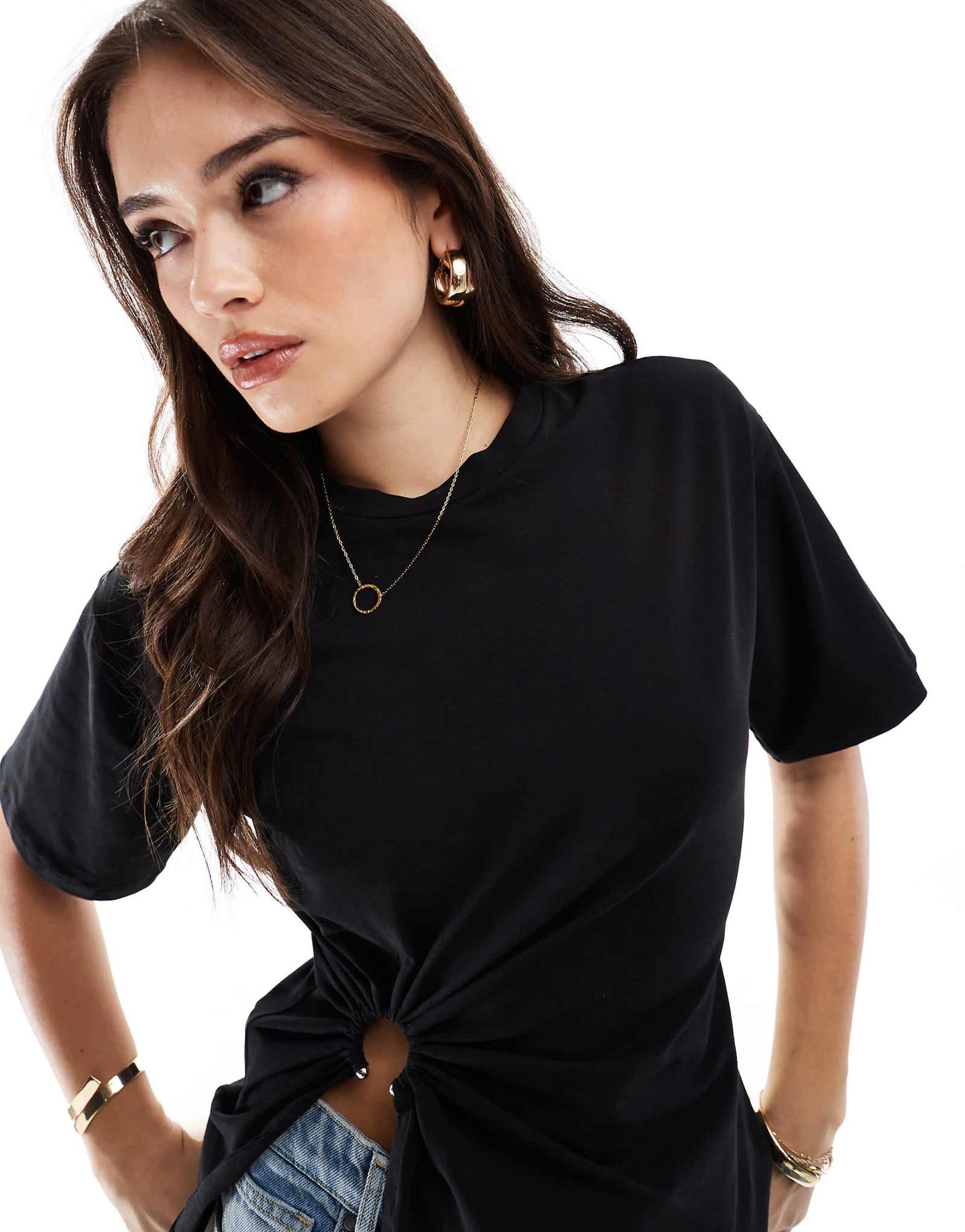 Футболка с рюшами и единственным кольцом черного цвета 6890₽