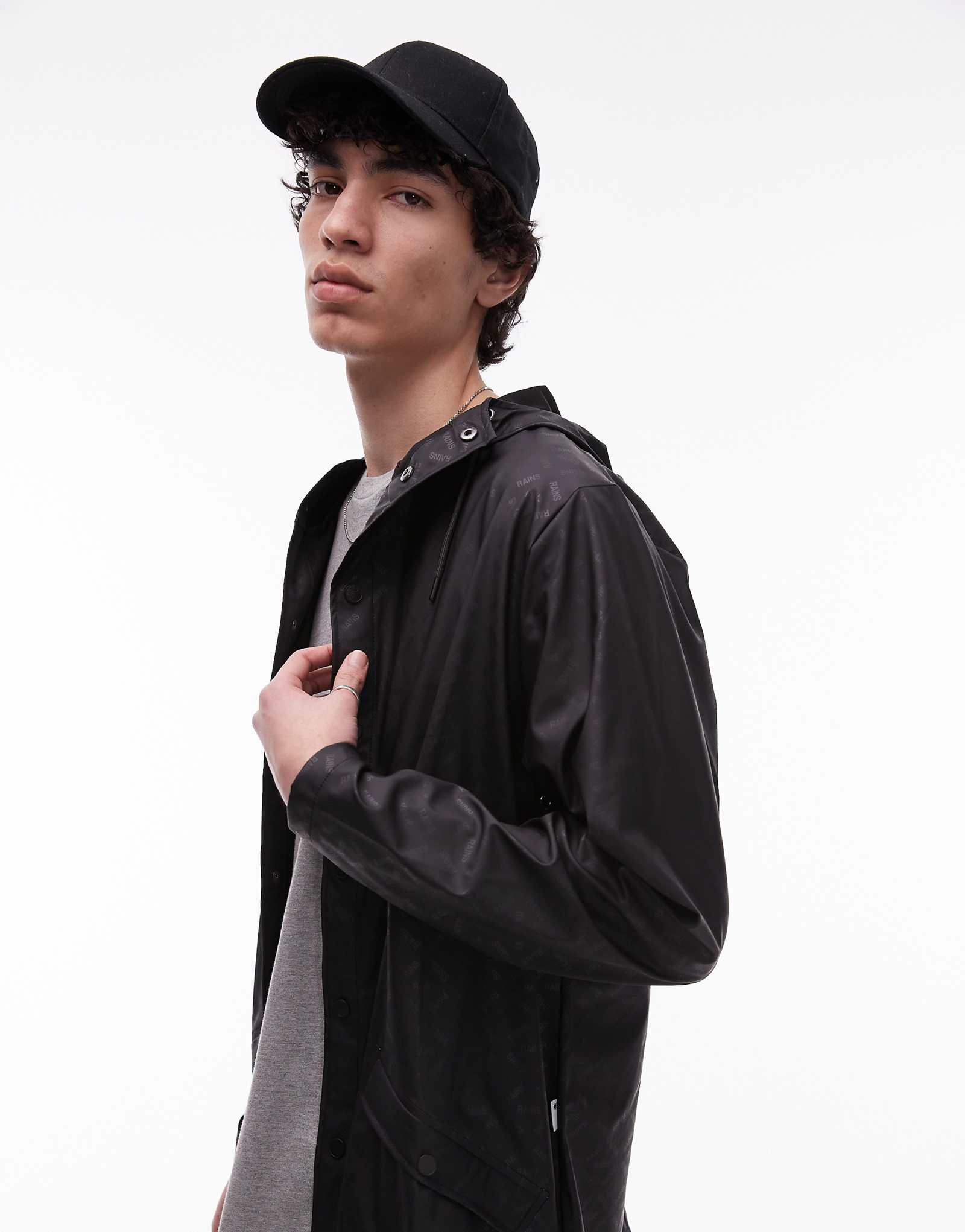 Rains 12010 waterproof short jacket with tonal logo in black 11390₽