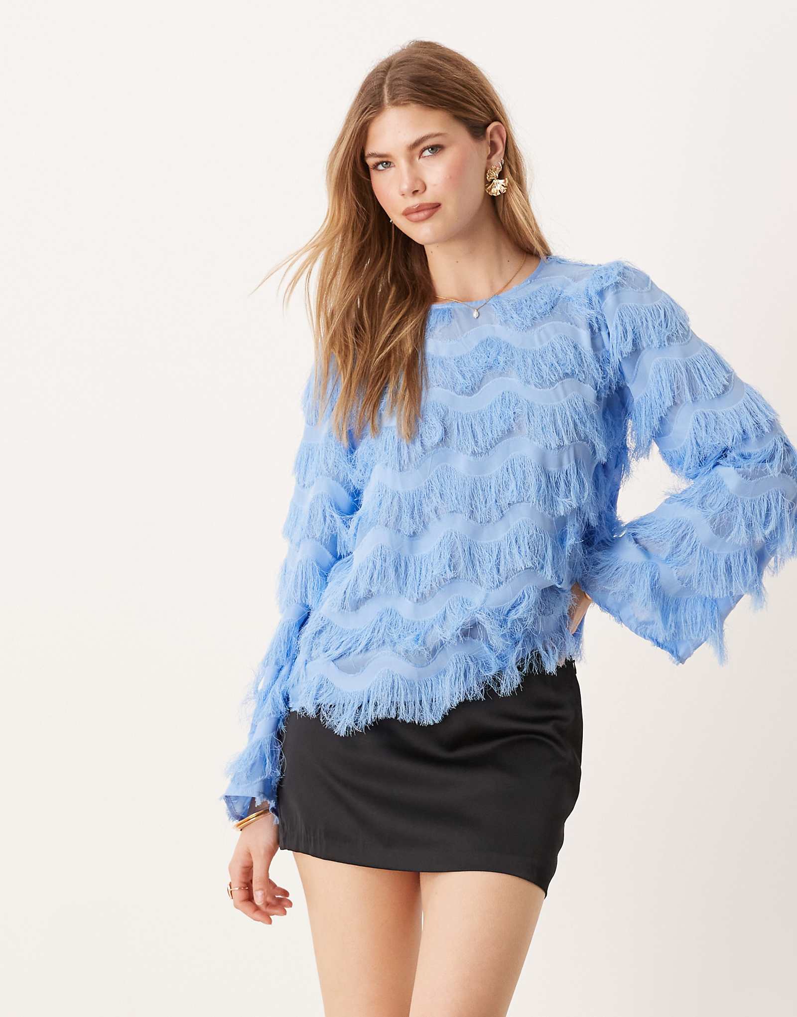 YAS textured flared sleeve blouse in blue 13690₽