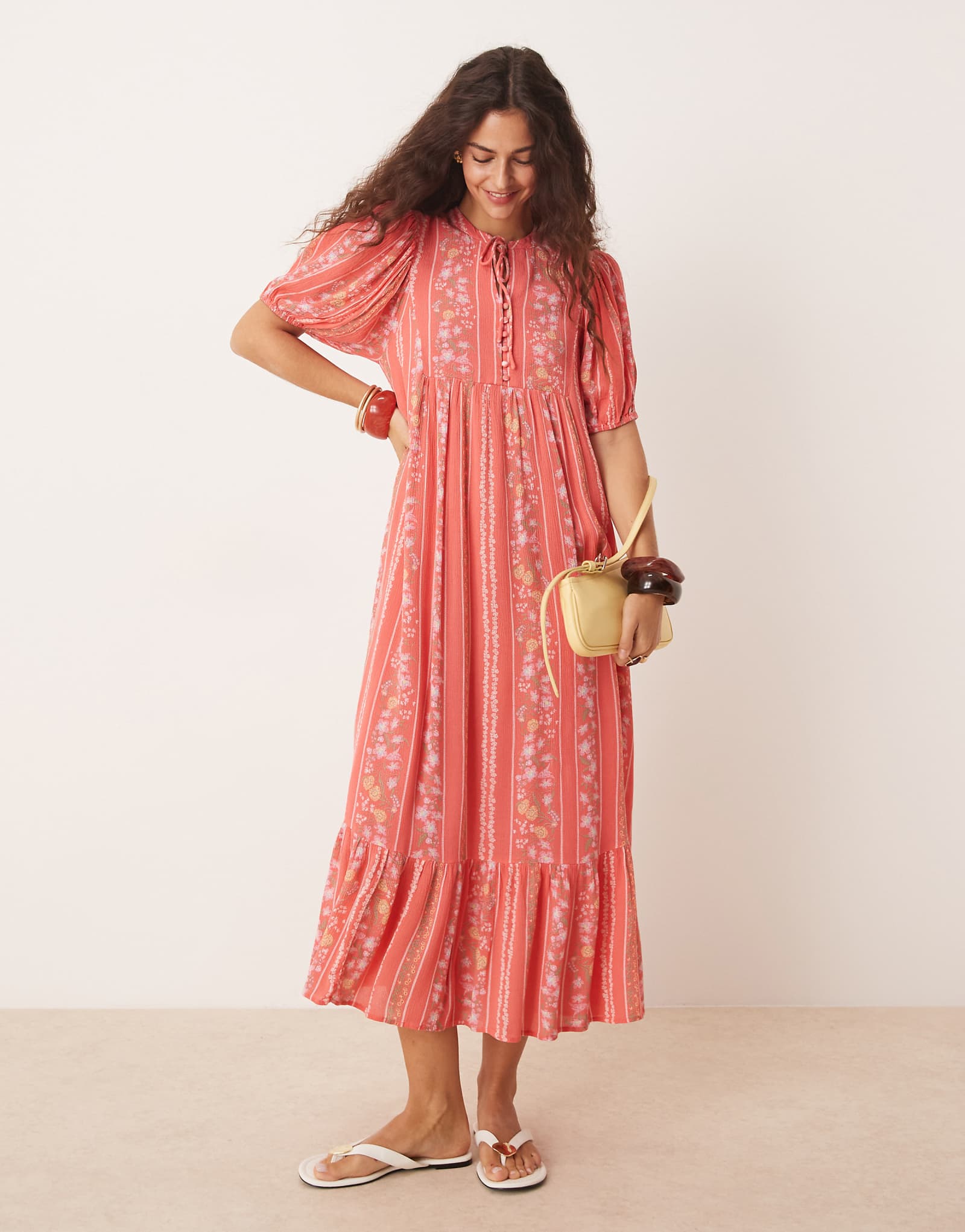 YAS Festival boho style puff sleeve maxi dress with button front detail in coral floral stripe 17490₽